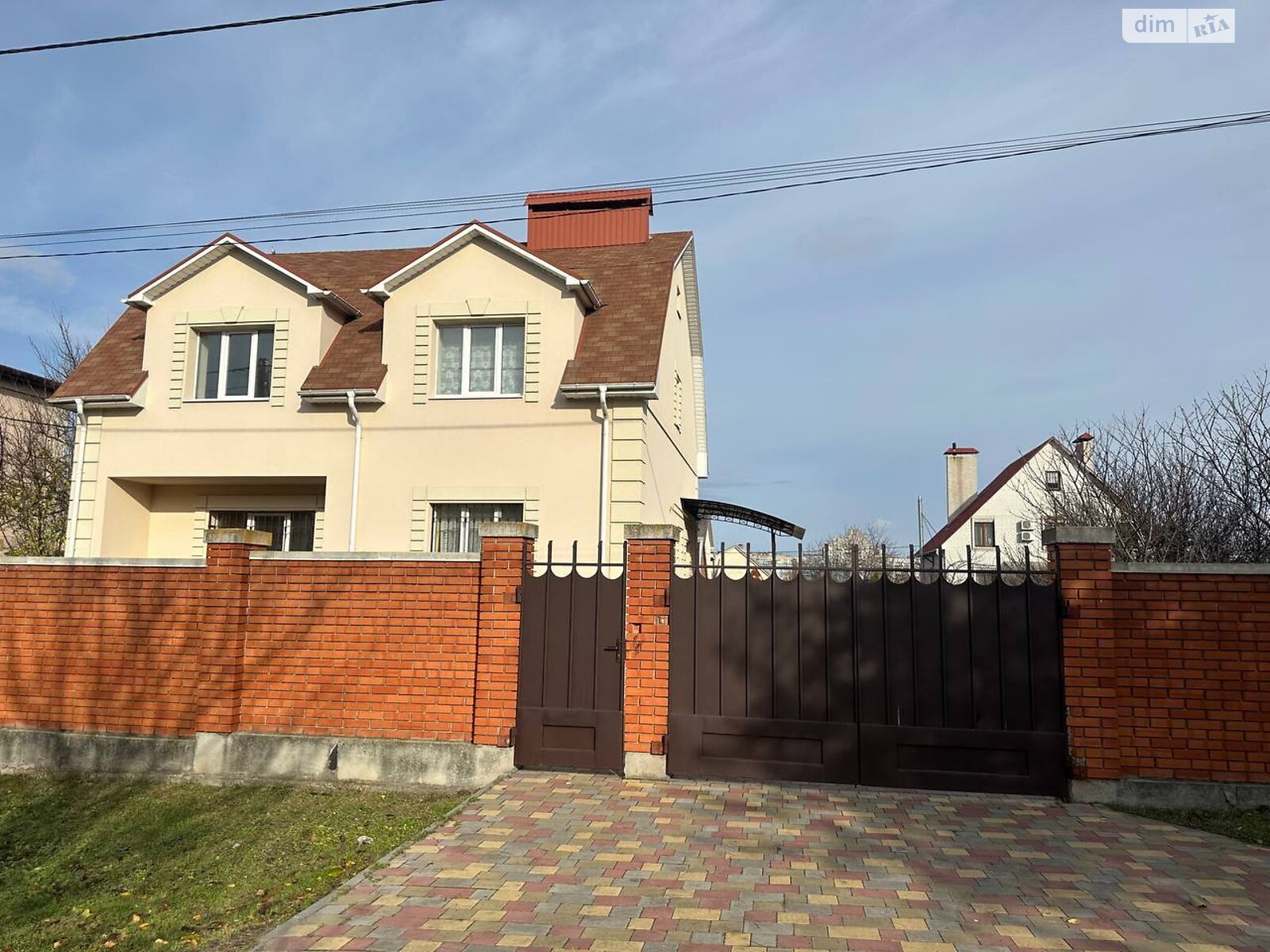 двухэтажный дом с гаражом, 246 кв. м, кирпич. Продажа в Доследном фото 1