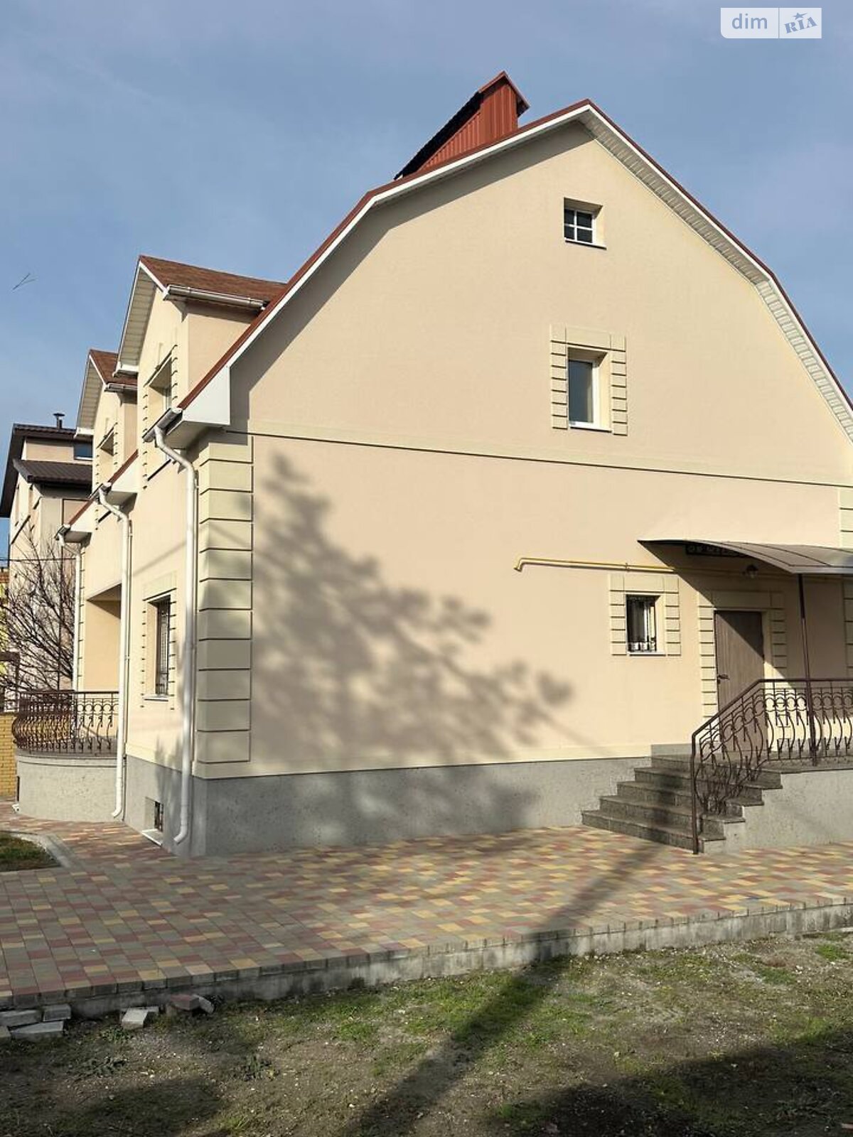 двухэтажный дом с гаражом, 246 кв. м, кирпич. Продажа в Доследном фото 1