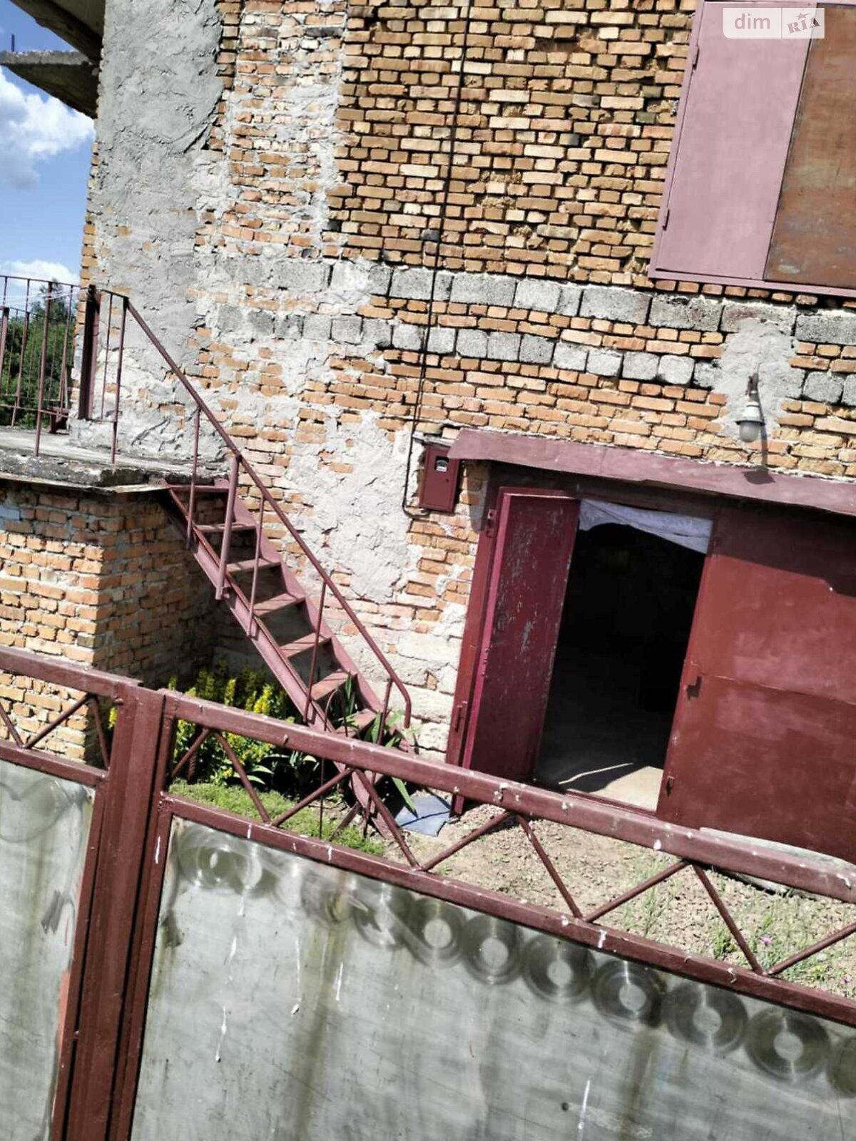 триповерховий будинок, 92 кв. м, цегла. Продаж у Довжанці фото 1 триповерховий будинок, 92 кв. м, цегла. Продаж у Довжанці фото 1