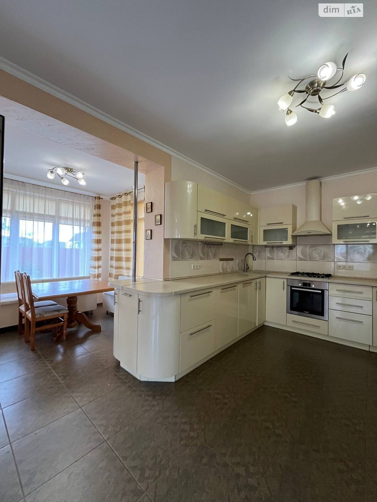 двухэтажный дом с верандой, 243 кв. м, кирпич. Продажа в Драгомирчанах фото 1 двухэтажный дом с верандой, 243 кв. м, кирпич. Продажа в Драгомирчанах фото 1
