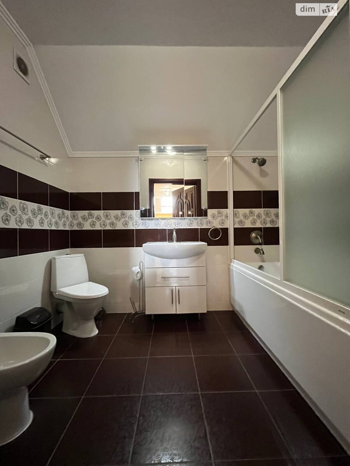 двухэтажный дом с верандой, 243 кв. м, кирпич. Продажа в Драгомирчанах фото 1 двухэтажный дом с верандой, 243 кв. м, кирпич. Продажа в Драгомирчанах фото 1
