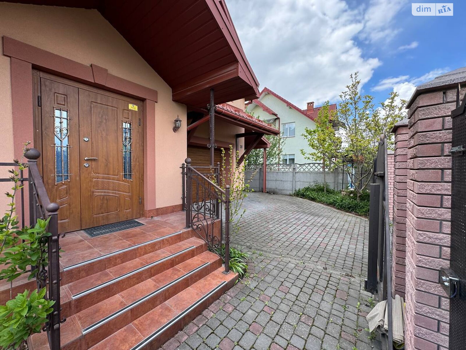 двухэтажный дом с верандой, 243.7 кв. м, кирпич. Продажа в Драгомирчанах фото 1 двухэтажный дом с верандой, 243.7 кв. м, кирпич. Продажа в Драгомирчанах фото 1