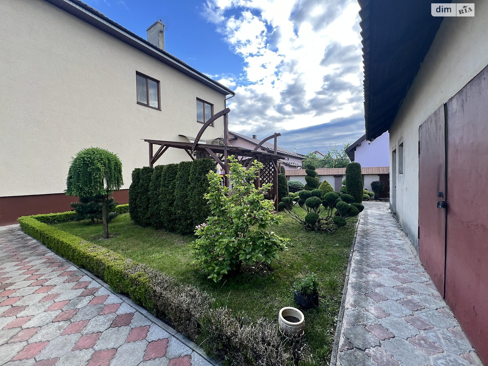 двухэтажный дом беседка, 222 кв. м, кирпич. Продажа в Драгомирчанах фото 1 двухэтажный дом беседка, 222 кв. м, кирпич. Продажа в Драгомирчанах фото 1