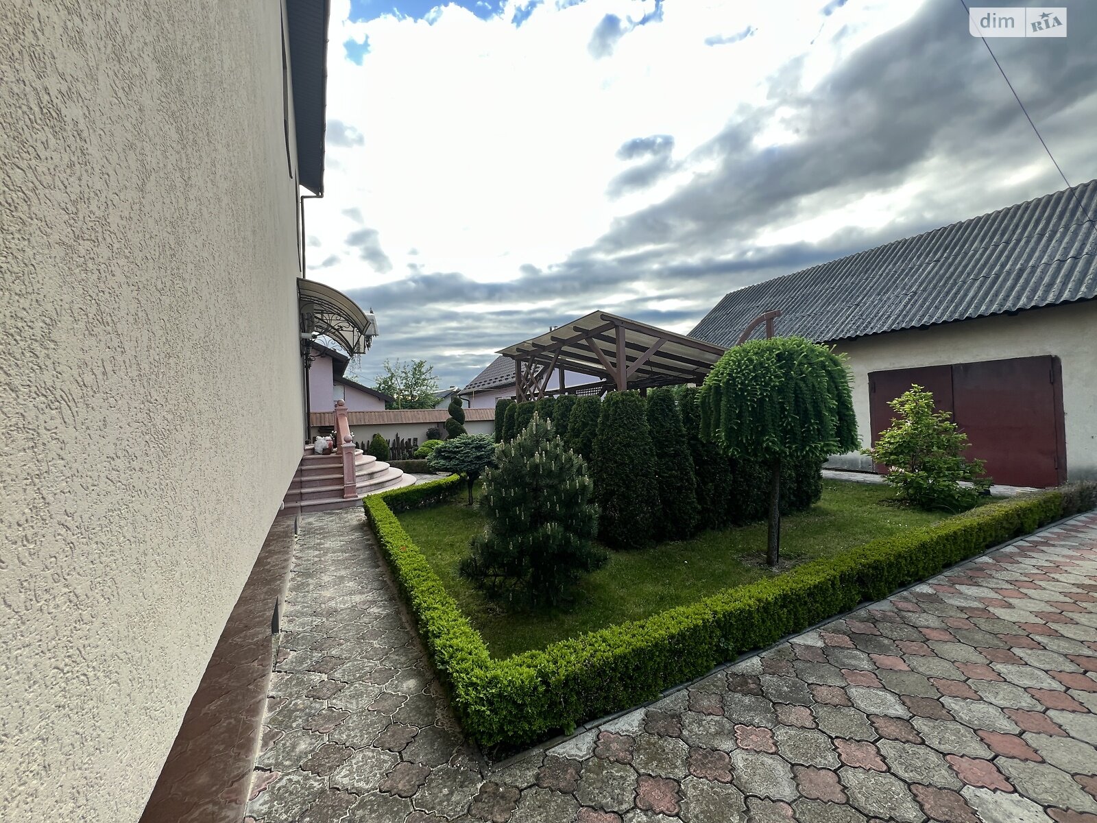 двухэтажный дом беседка, 222 кв. м, кирпич. Продажа в Драгомирчанах фото 1 двухэтажный дом беседка, 222 кв. м, кирпич. Продажа в Драгомирчанах фото 1