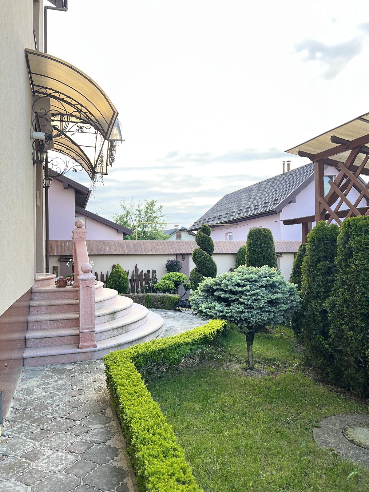 двухэтажный дом беседка, 222 кв. м, кирпич. Продажа в Драгомирчанах фото 1 двухэтажный дом беседка, 222 кв. м, кирпич. Продажа в Драгомирчанах фото 1