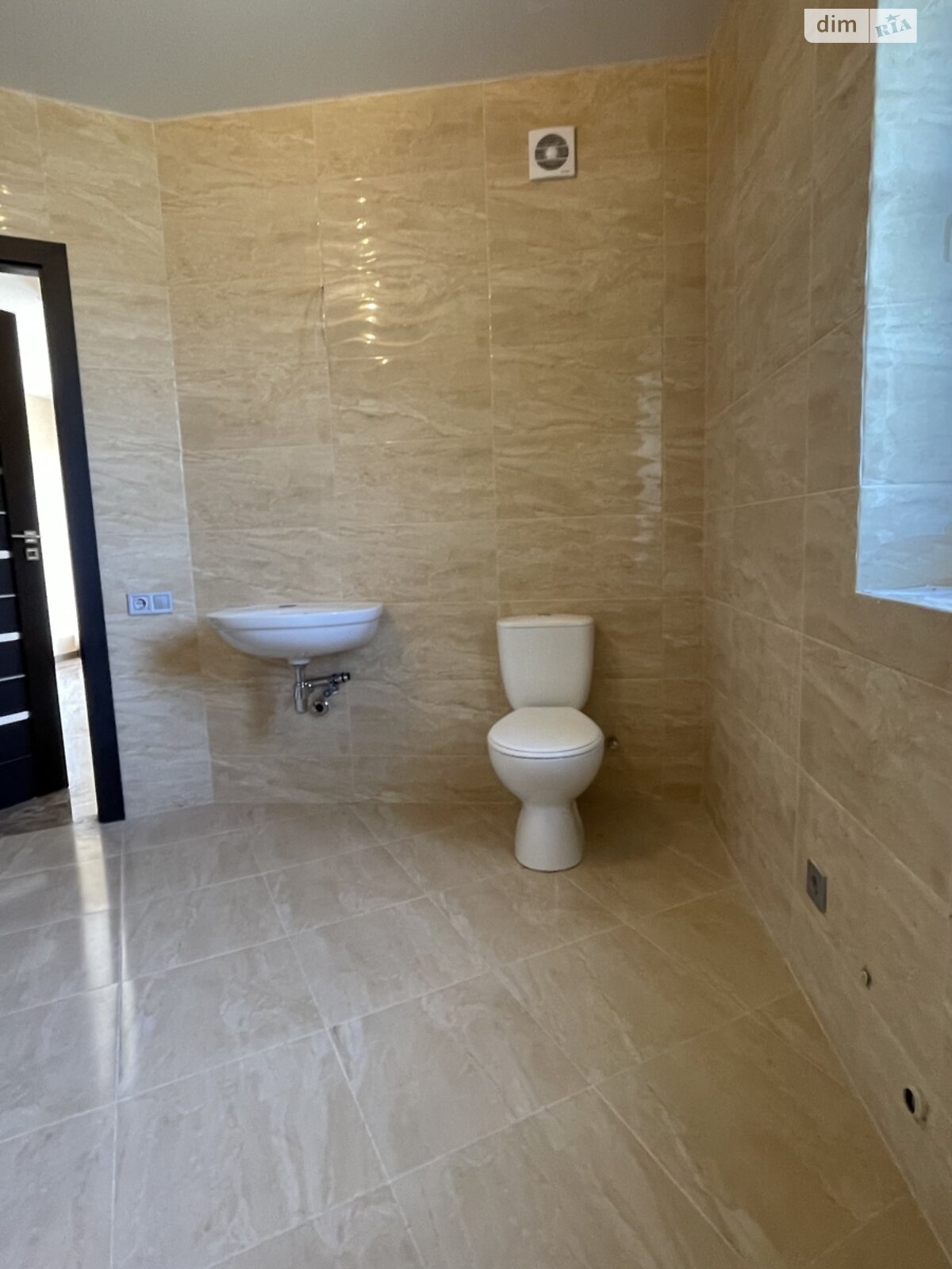 двухэтажный дом с отоплением, 180 кв. м, кирпич. Продажа в Драгомирчанах фото 1 двухэтажный дом с отоплением, 180 кв. м, кирпич. Продажа в Драгомирчанах фото 1