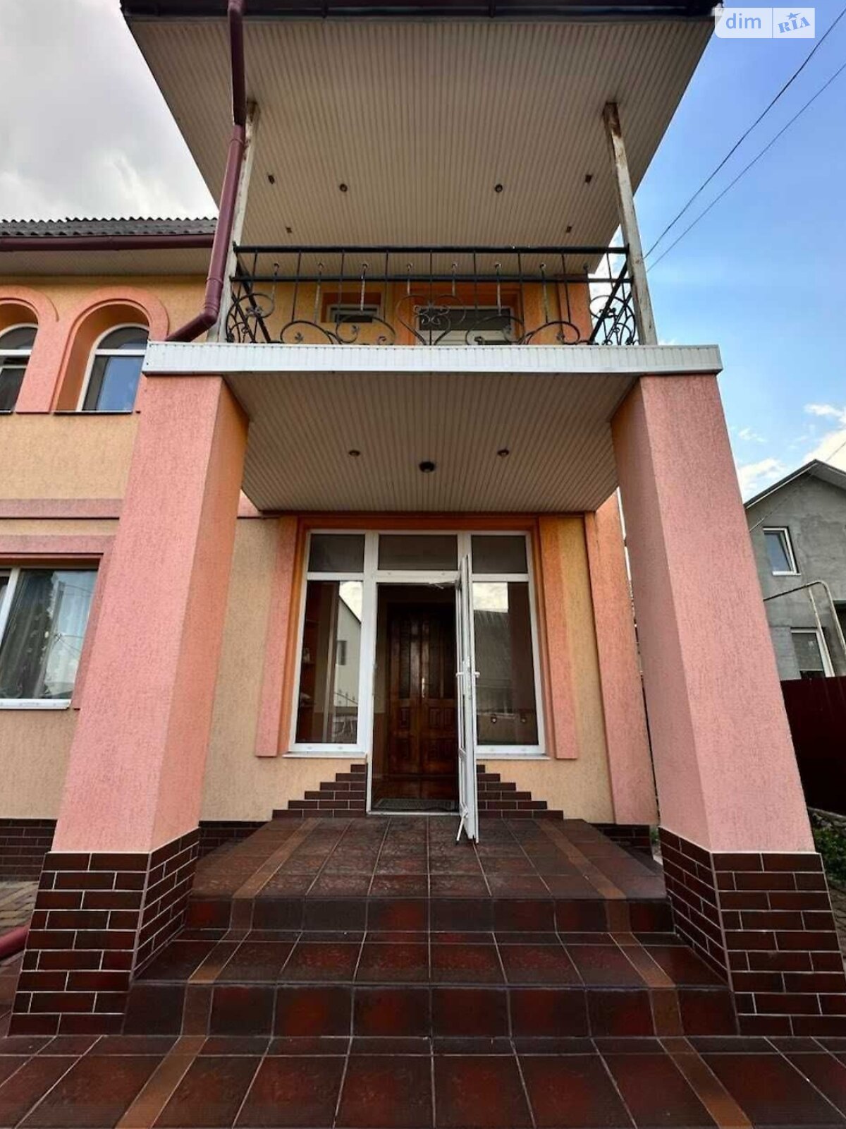 двухэтажный дом с верандой, 200 кв. м, кирпич. Продажа в Дунаевцах район Дунаевцы фото 1 двухэтажный дом с верандой, 200 кв. м, кирпич. Продажа в Дунаевцах район Дунаевцы фото 1