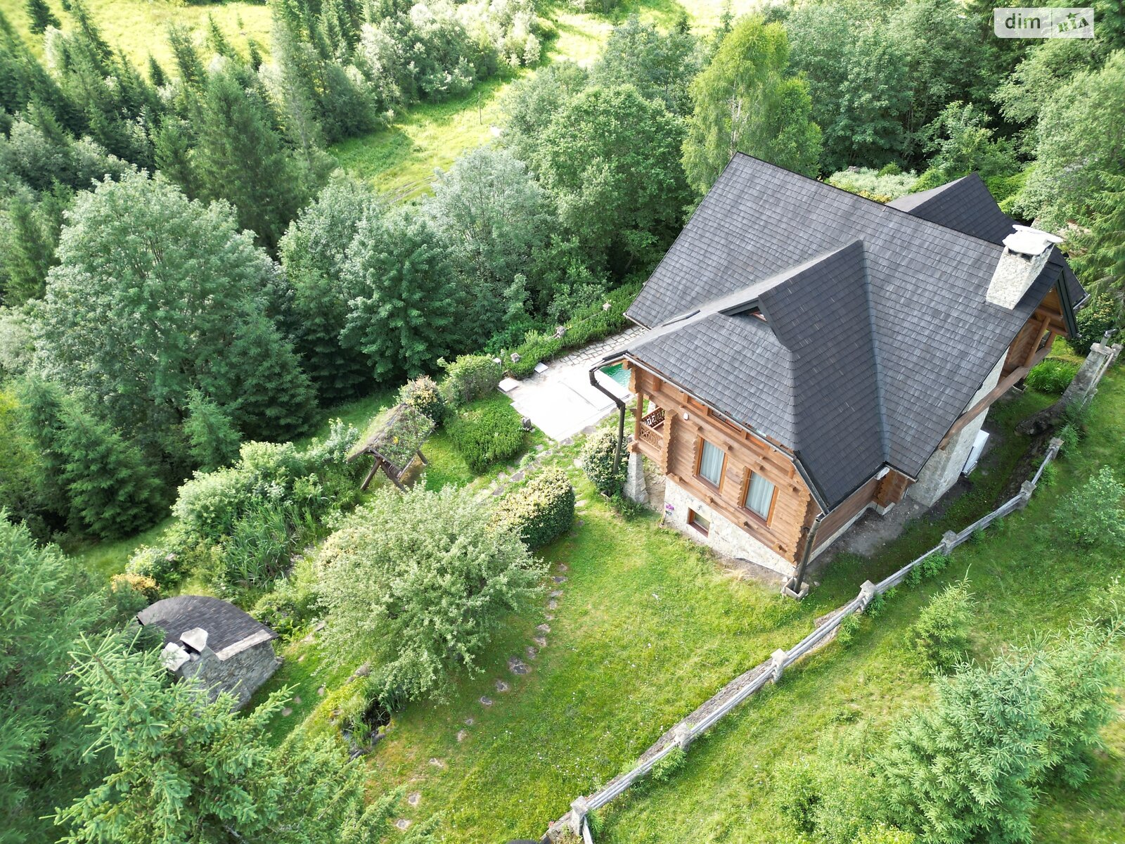 трехэтажный дом с верандой, 308 кв. м, дерево и кирпич. Продажа в Дземброне фото 1 трехэтажный дом с верандой, 308 кв. м, дерево и кирпич. Продажа в Дземброне фото 1