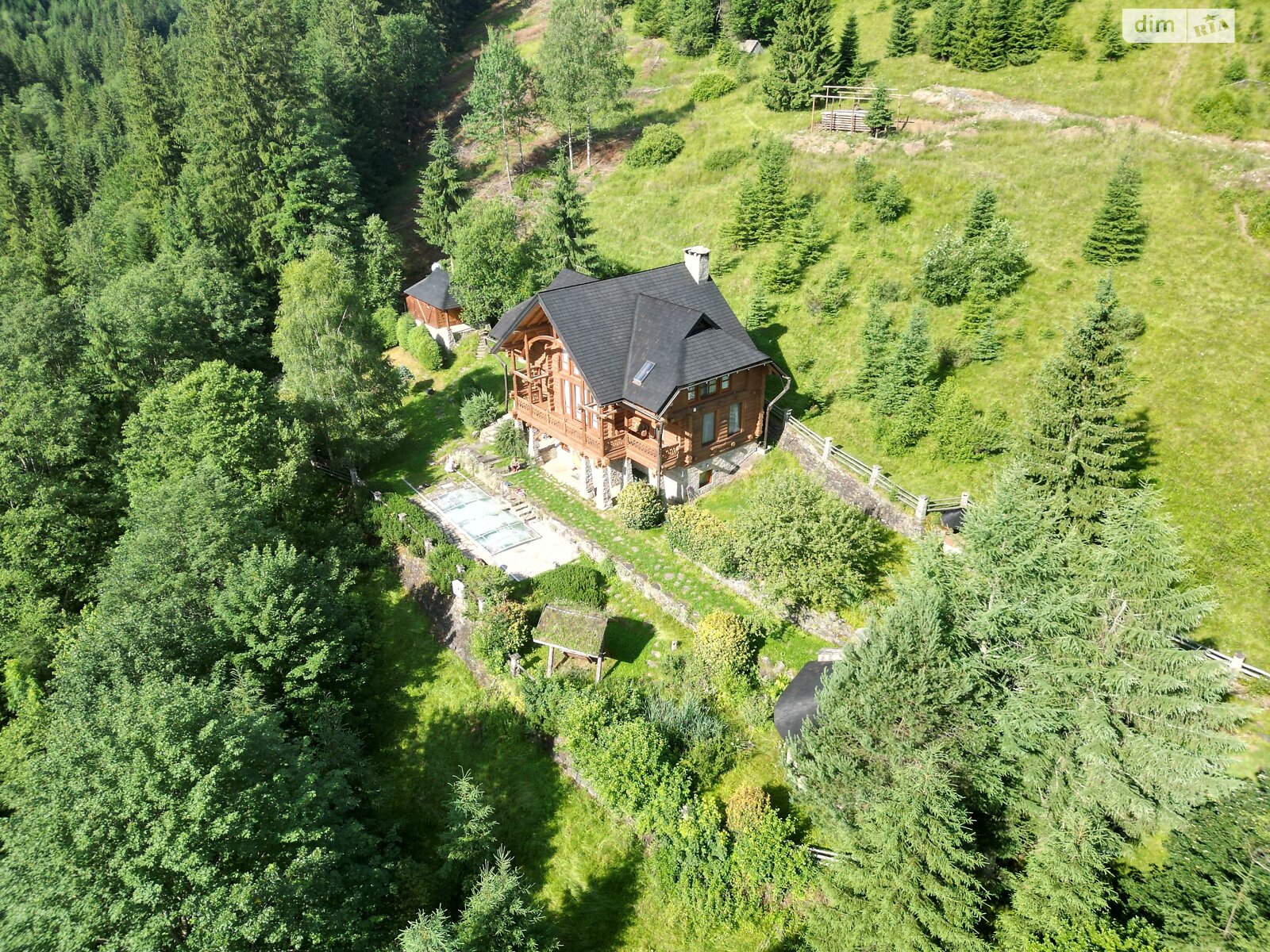 трехэтажный дом с верандой, 308 кв. м, дерево и кирпич. Продажа в Дземброне фото 1 трехэтажный дом с верандой, 308 кв. м, дерево и кирпич. Продажа в Дземброне фото 1