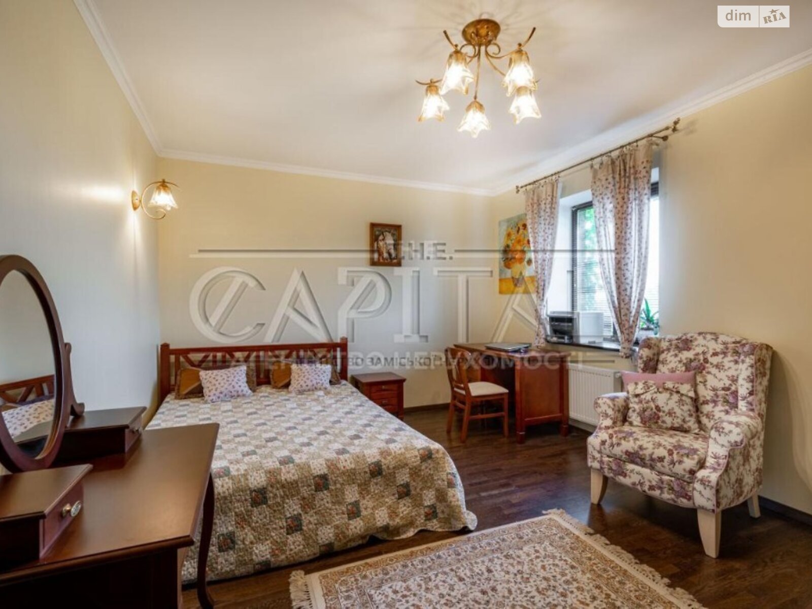 трехэтажный дом, 306 кв. м, кирпич. Продажа в Дзвонковом фото 1