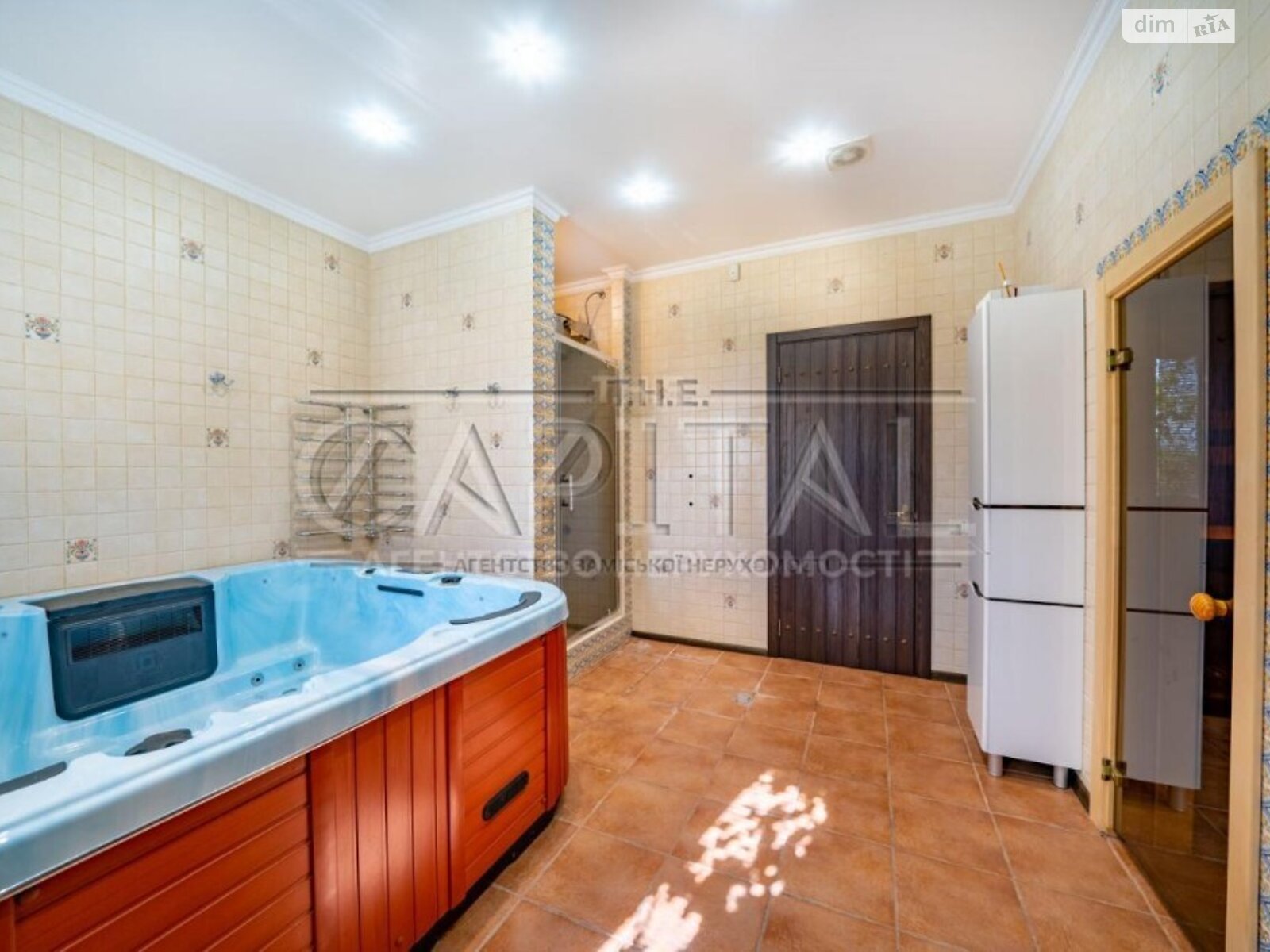 трехэтажный дом, 306 кв. м, кирпич. Продажа в Дзвонковом фото 1