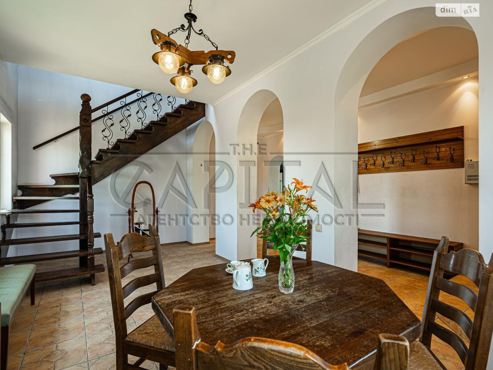 трехэтажный дом с гаражом, 500 кв. м, кирпич. Продажа в Евминке фото 1