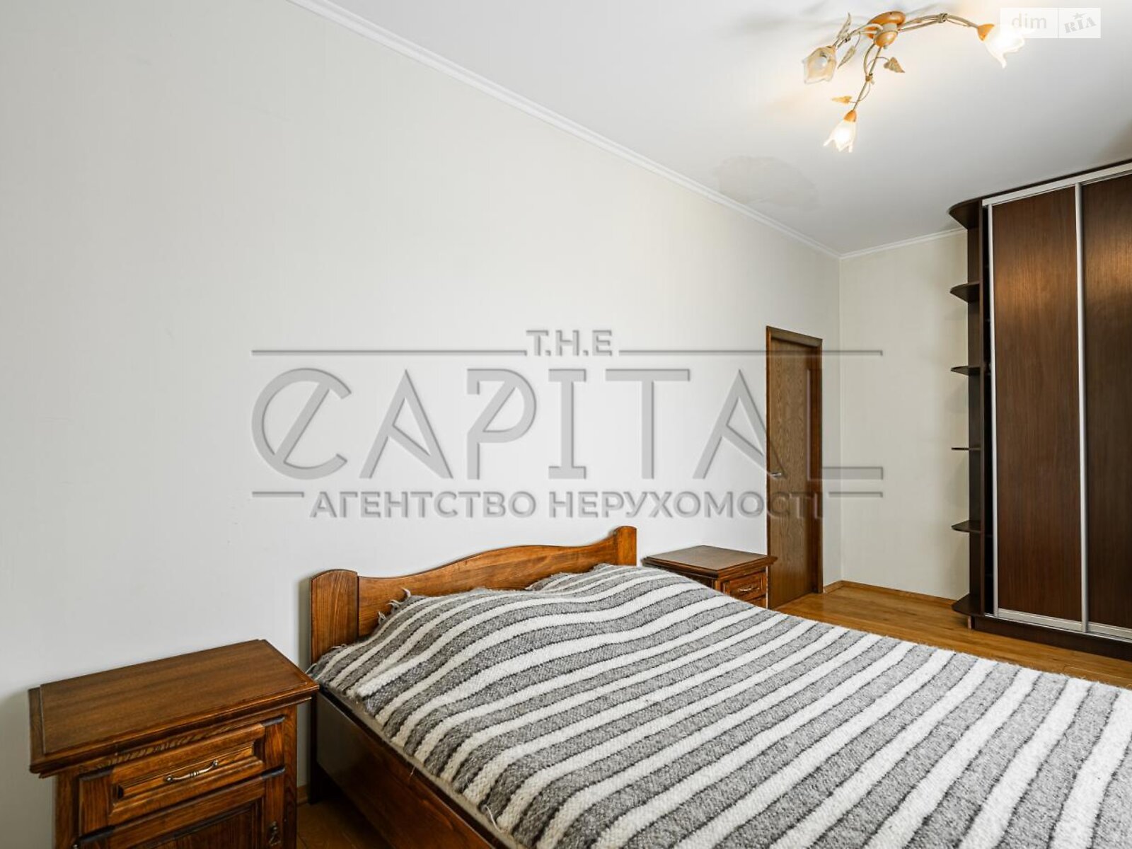 трехэтажный дом с гаражом, 500 кв. м, кирпич. Продажа в Евминке фото 1