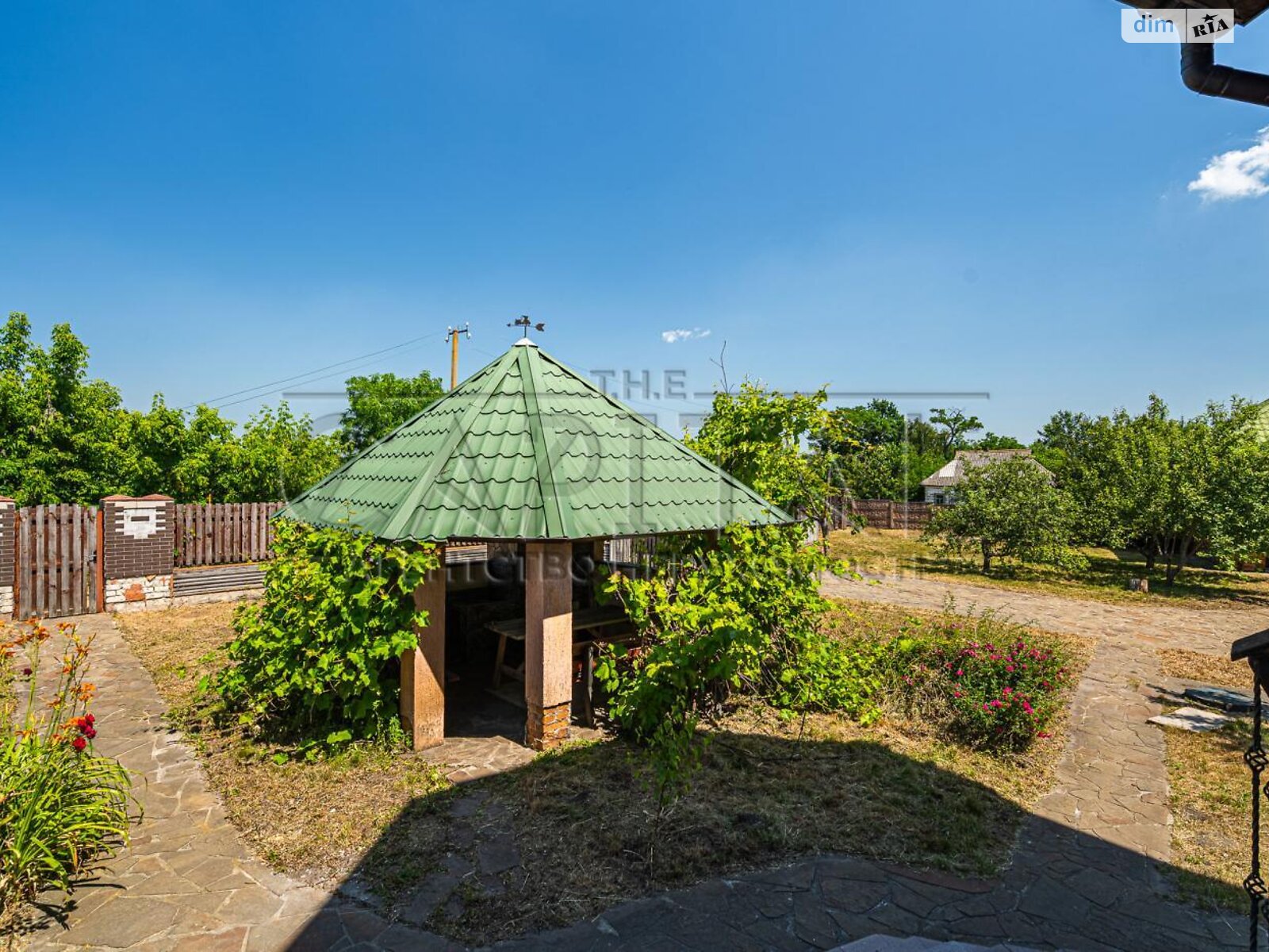 трехэтажный дом с гаражом, 500 кв. м, кирпич. Продажа в Евминке фото 1