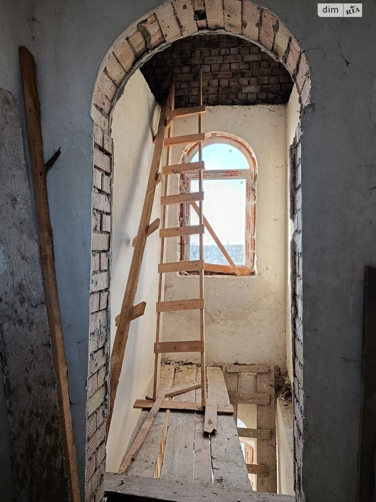 трехэтажный дом, 494 кв. м, кирпич. Продажа в Езуполе фото 1 трехэтажный дом, 494 кв. м, кирпич. Продажа в Езуполе фото 1