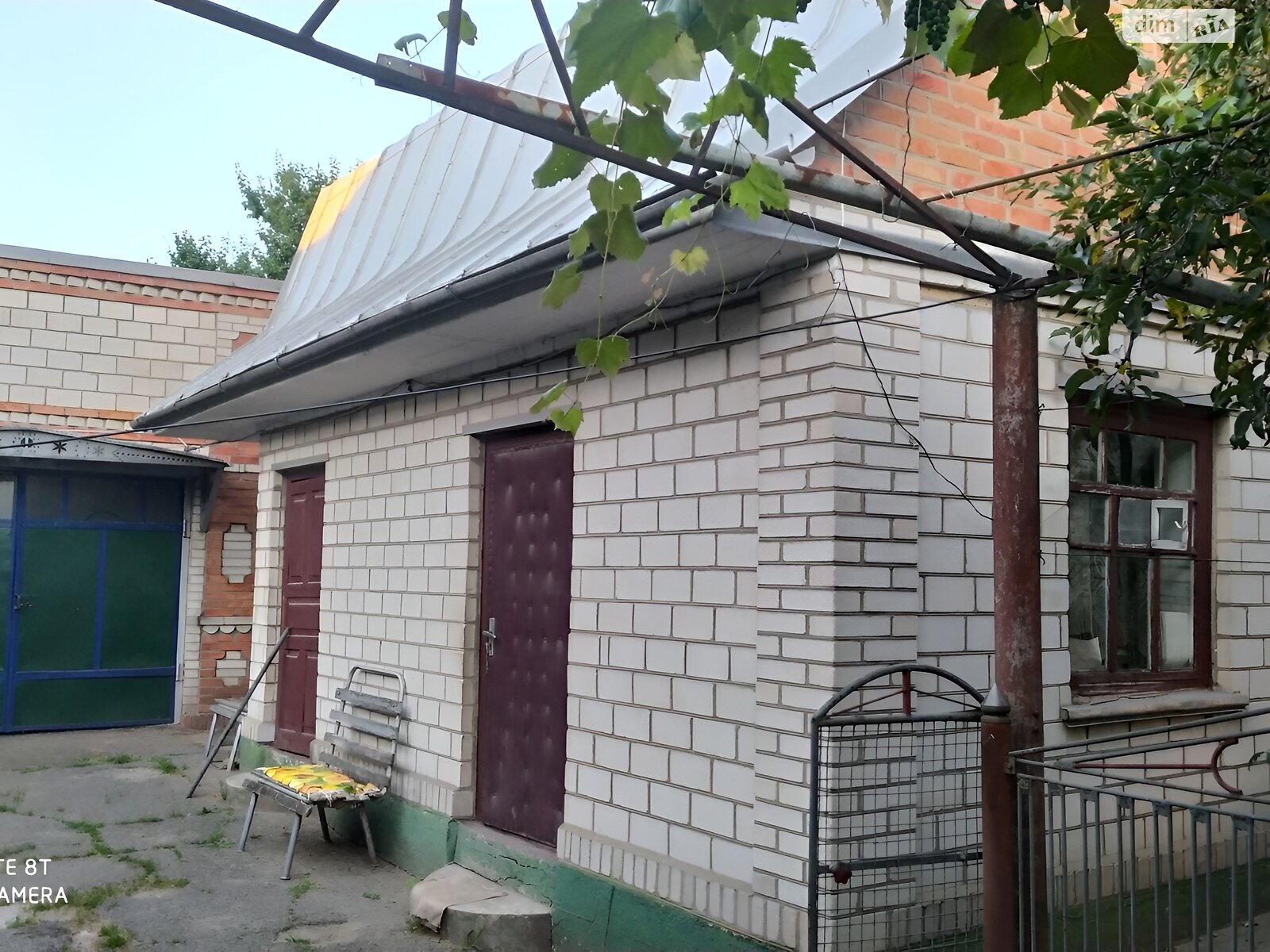 двоповерховий будинок з гаражем, 100 кв. м, цегла. Продаж у Флорине фото 1 двоповерховий будинок з гаражем, 100 кв. м, цегла. Продаж у Флорине фото 1