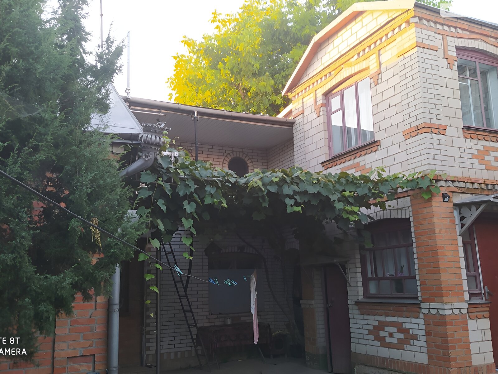 двоповерховий будинок з гаражем, 100 кв. м, цегла. Продаж у Флорине фото 1 двоповерховий будинок з гаражем, 100 кв. м, цегла. Продаж у Флорине фото 1