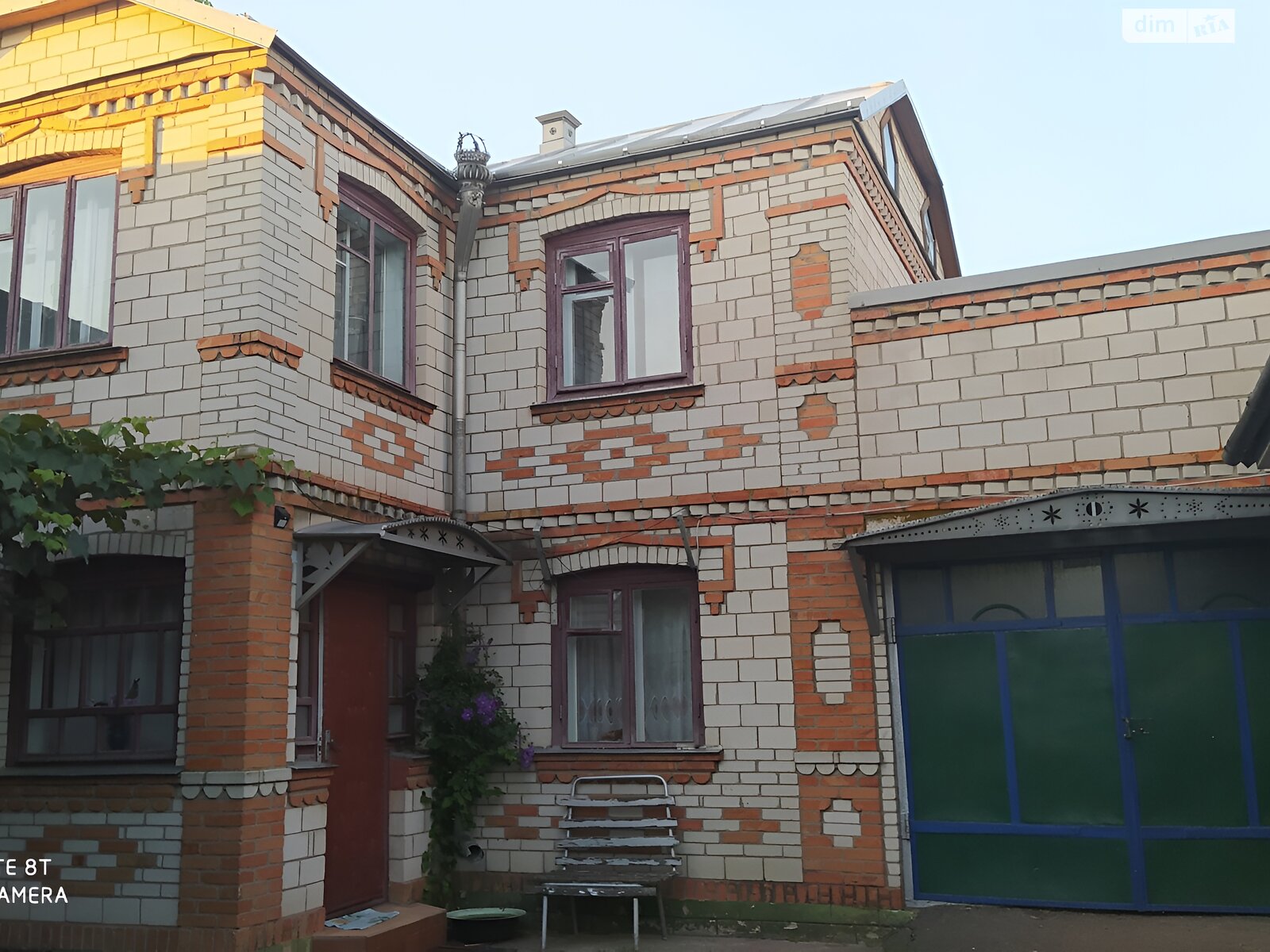 двоповерховий будинок з гаражем, 100 кв. м, цегла. Продаж у Флорине фото 1 двоповерховий будинок з гаражем, 100 кв. м, цегла. Продаж у Флорине фото 1