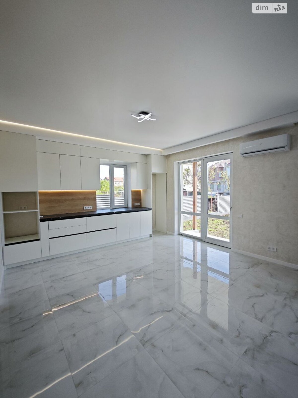 двоповерховий будинок з гаражем, 147 кв. м, цегла. Продаж у Фонтанці фото 1 двоповерховий будинок з гаражем, 147 кв. м, цегла. Продаж у Фонтанці фото 1