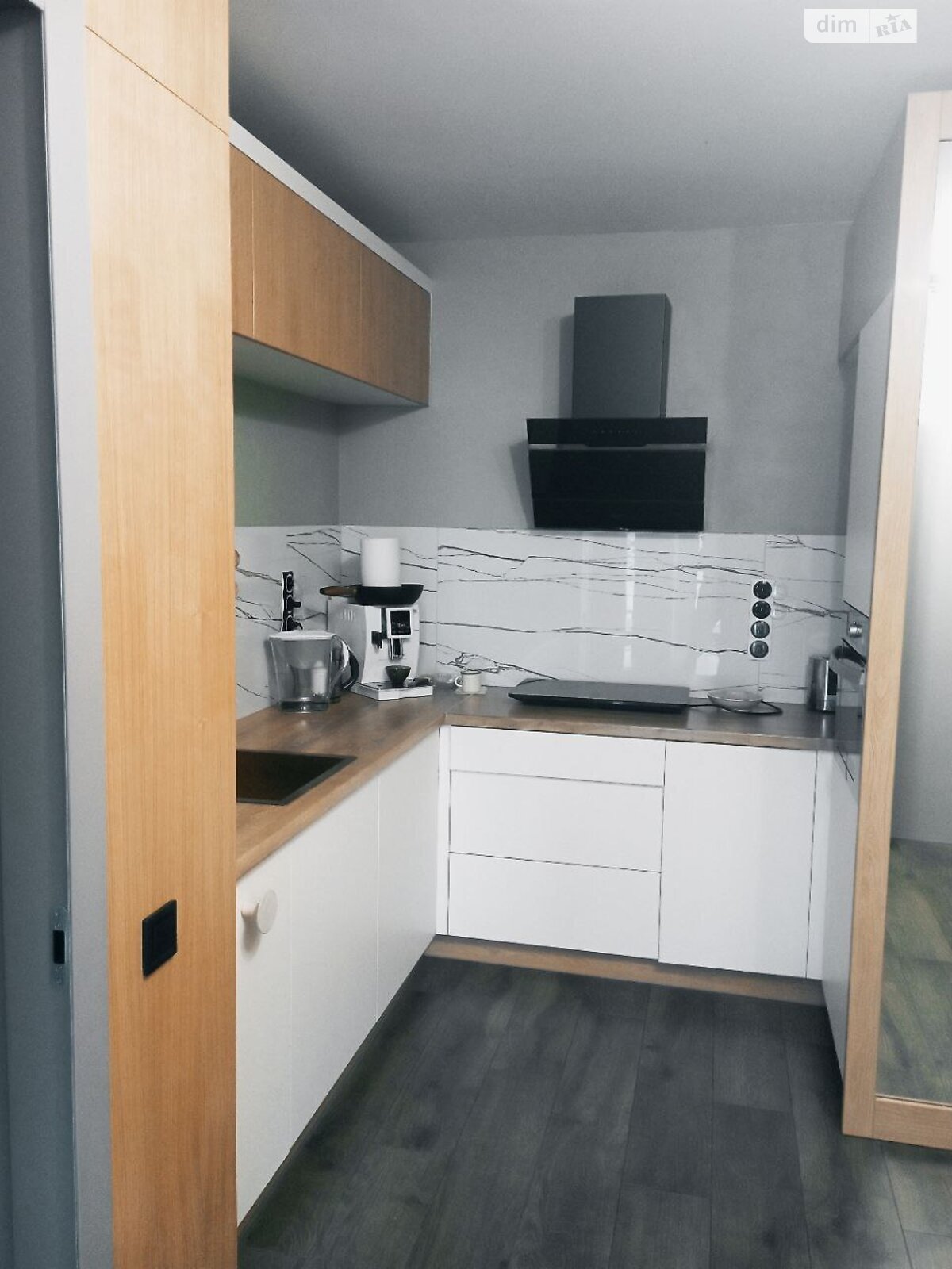 триповерховий будинок з балконом, 302.4 кв. м, цегла. Продаж у Фонтанці фото 1 триповерховий будинок з балконом, 302.4 кв. м, цегла. Продаж у Фонтанці фото 1