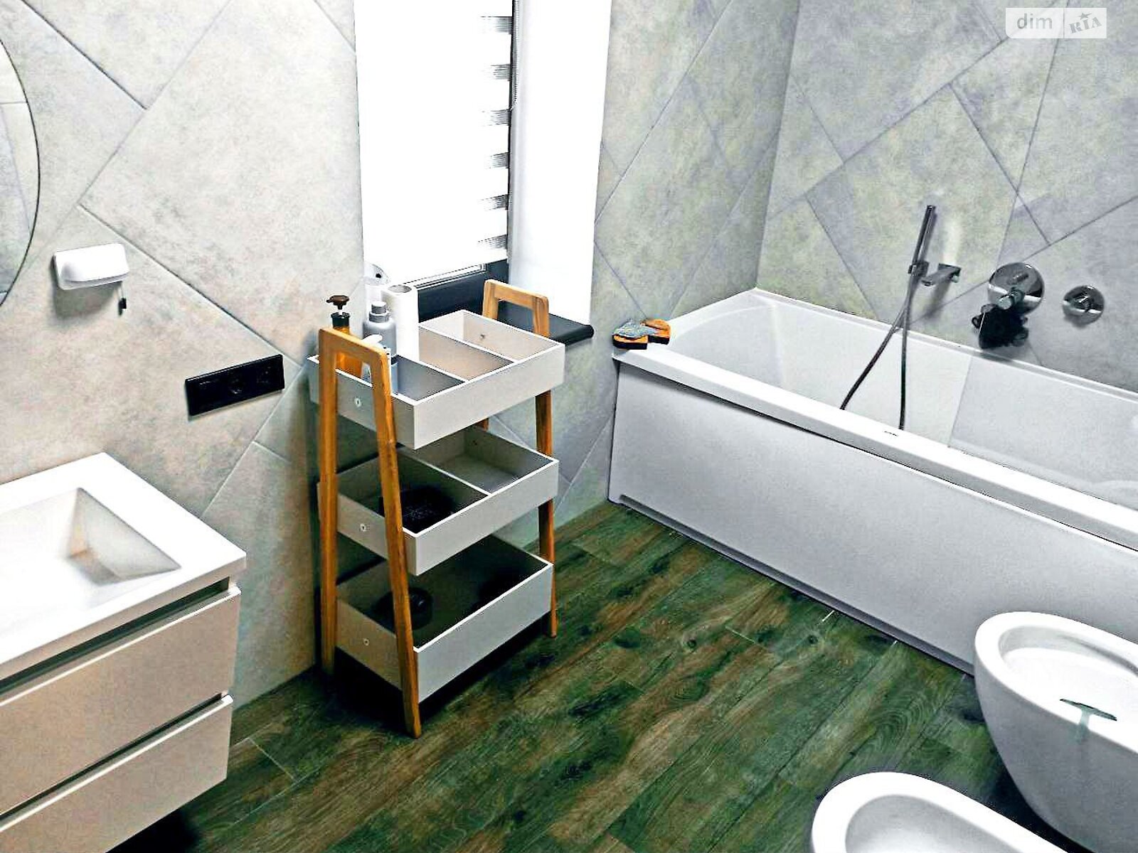 триповерховий будинок з балконом, 302.4 кв. м, цегла. Продаж у Фонтанці фото 1 триповерховий будинок з балконом, 302.4 кв. м, цегла. Продаж у Фонтанці фото 1