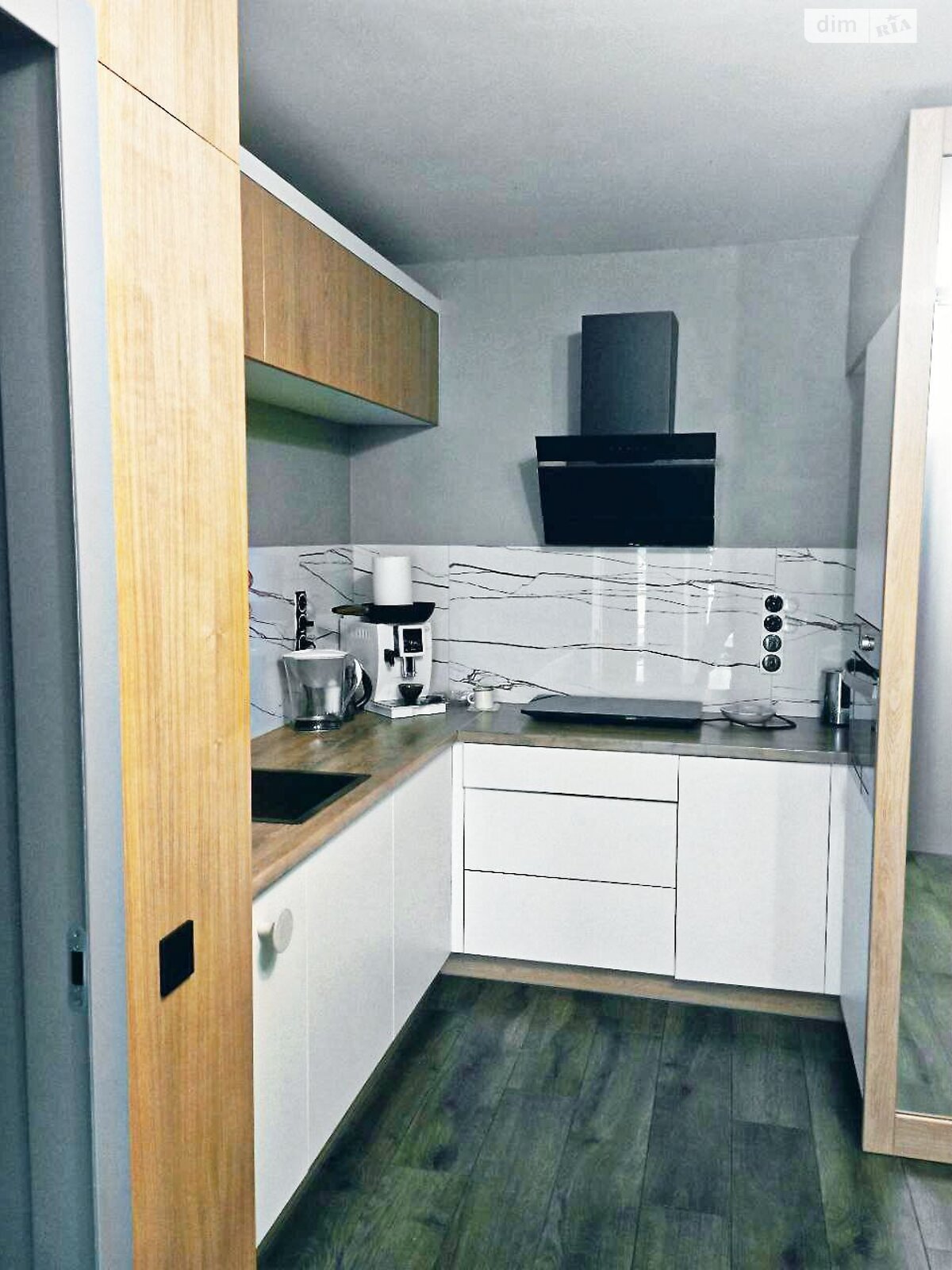триповерховий будинок з балконом, 302.4 кв. м, цегла. Продаж у Фонтанці фото 1 триповерховий будинок з балконом, 302.4 кв. м, цегла. Продаж у Фонтанці фото 1