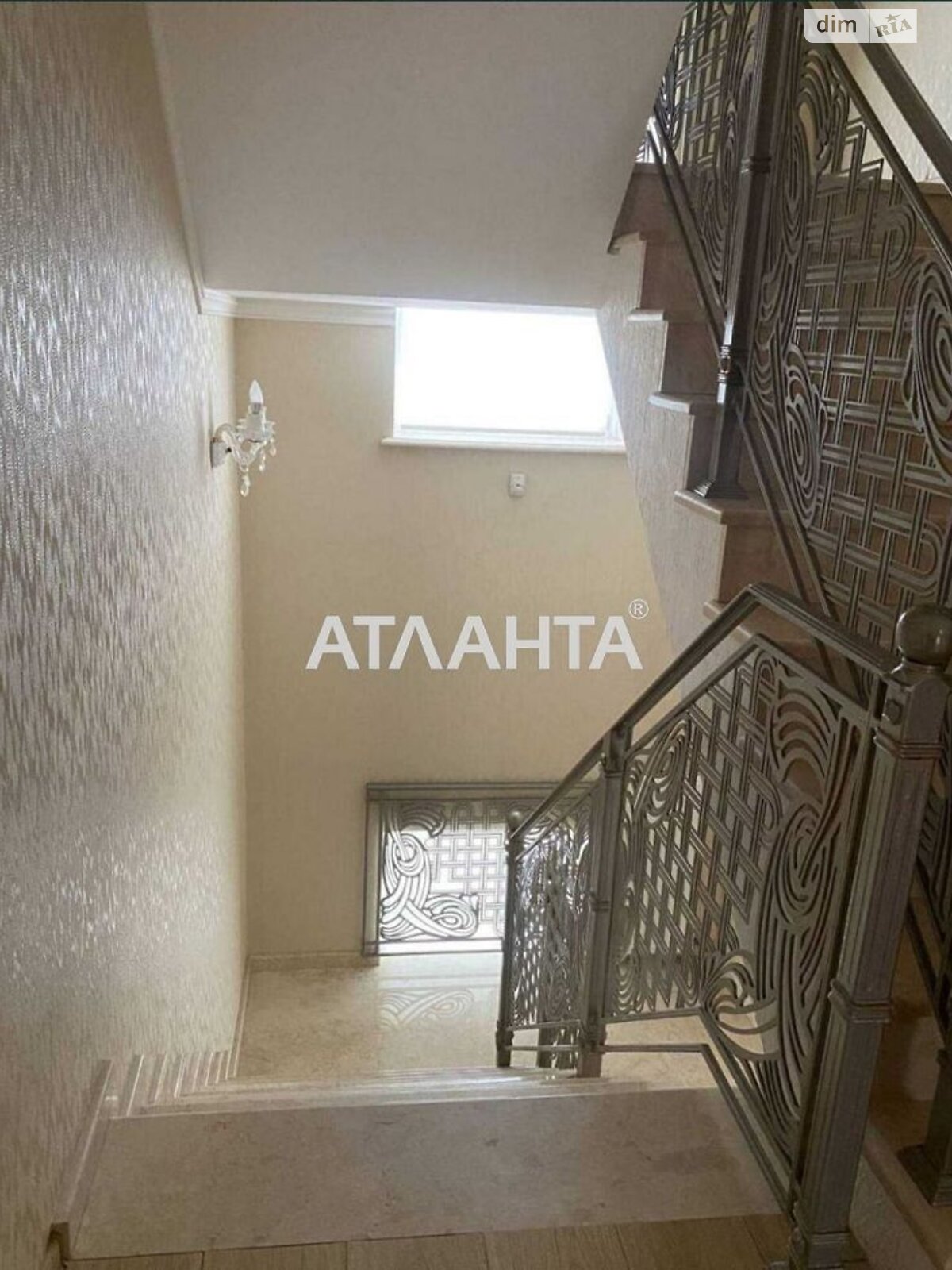 трехэтажный дом, 382 кв. м, кирпич. Продажа в Фонтанке фото 1 трехэтажный дом, 382 кв. м, кирпич. Продажа в Фонтанке фото 1