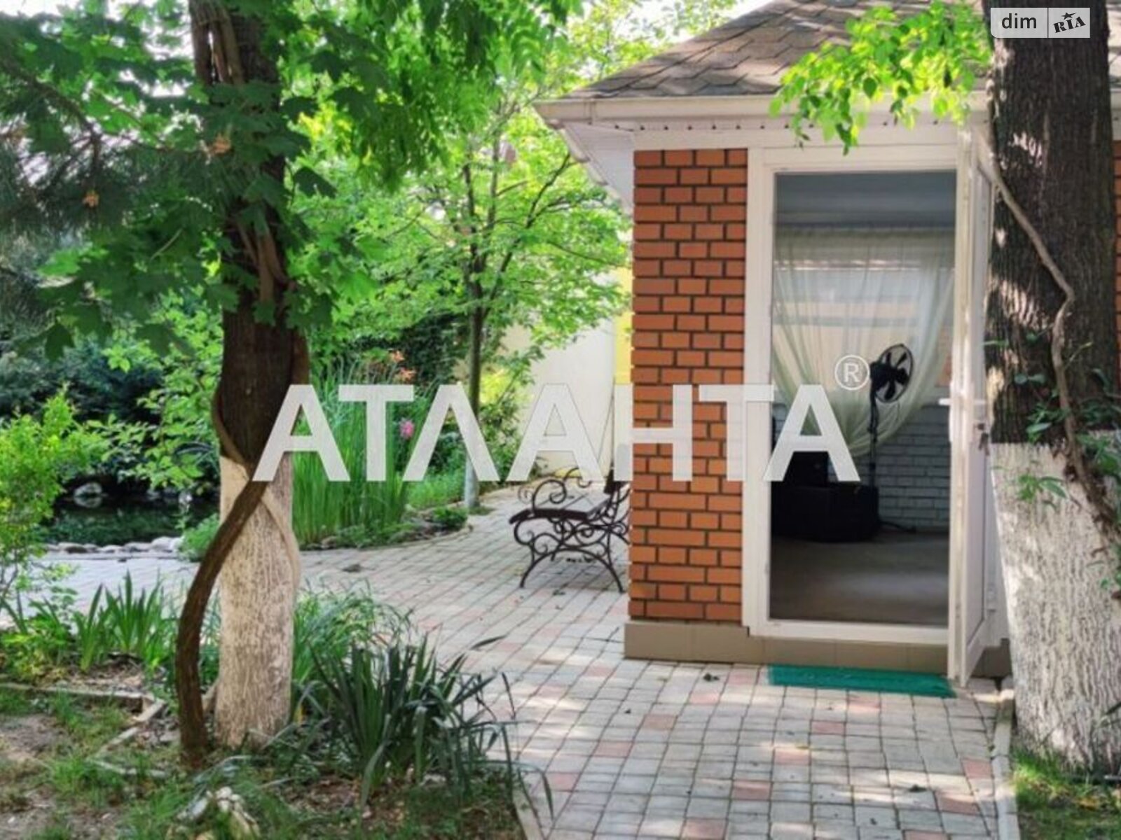 трехэтажный дом, 382 кв. м, кирпич. Продажа в Фонтанке фото 1 трехэтажный дом, 382 кв. м, кирпич. Продажа в Фонтанке фото 1