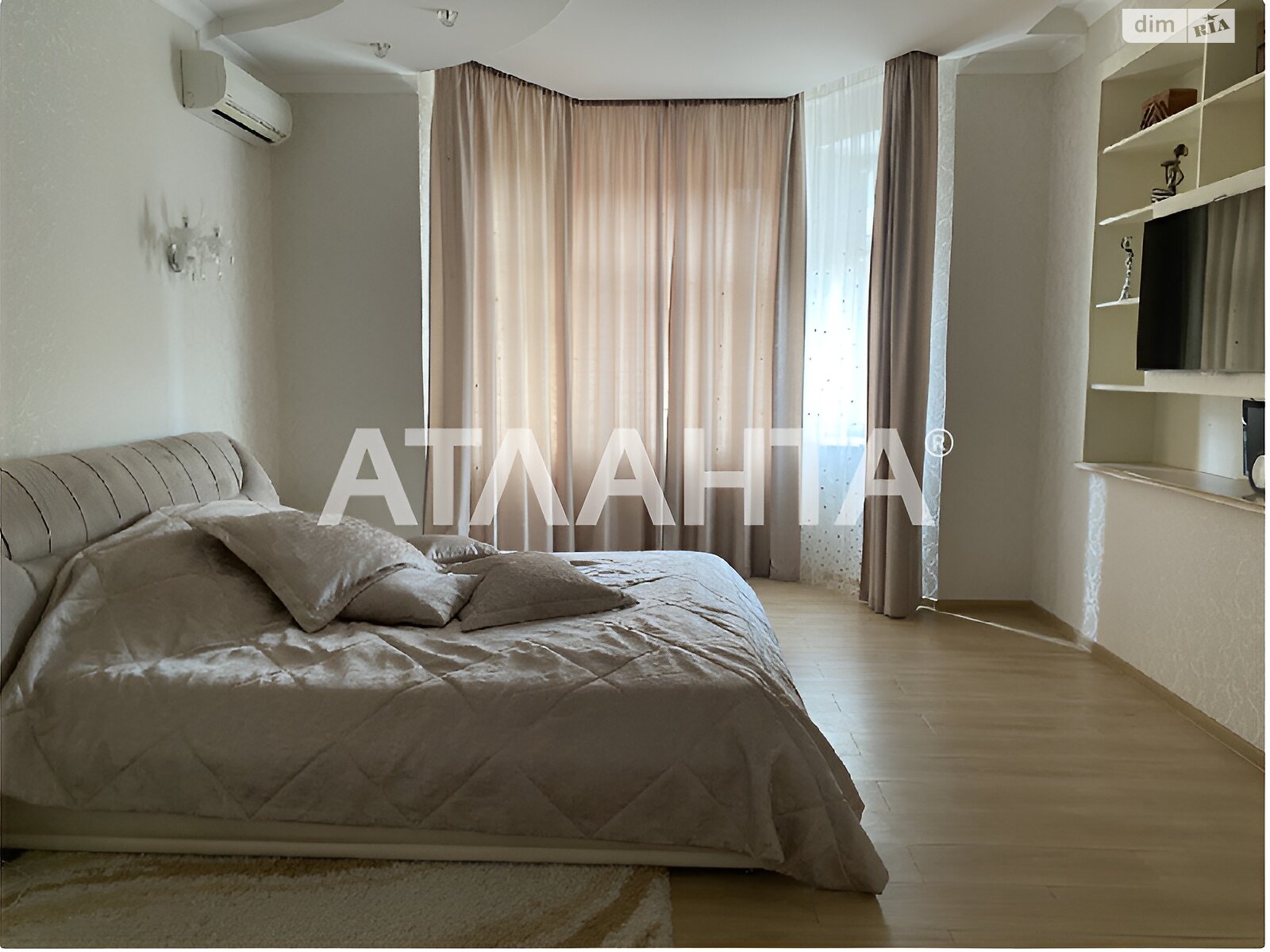 триповерховий будинок, 382 кв. м, цегла. Продаж у Фонтанці фото 1 триповерховий будинок, 382 кв. м, цегла. Продаж у Фонтанці фото 1