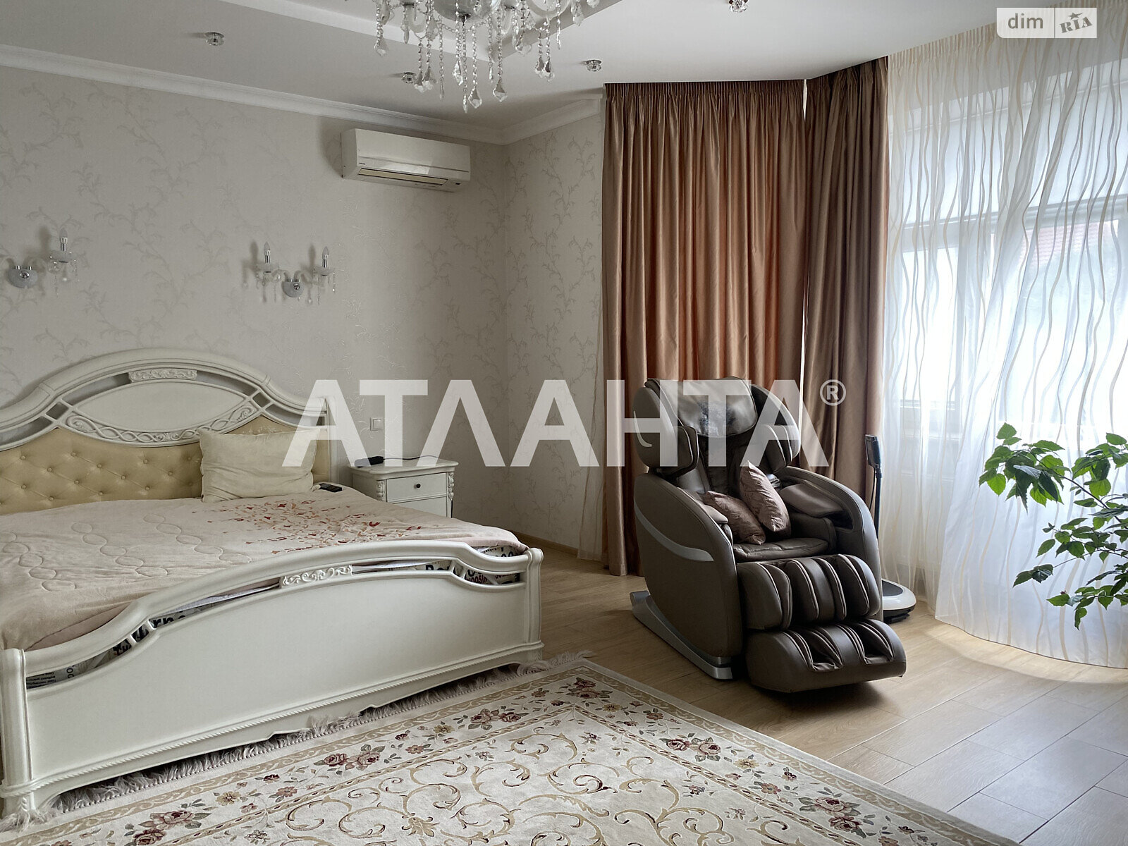 триповерховий будинок, 382 кв. м, цегла. Продаж у Фонтанці фото 1 триповерховий будинок, 382 кв. м, цегла. Продаж у Фонтанці фото 1
