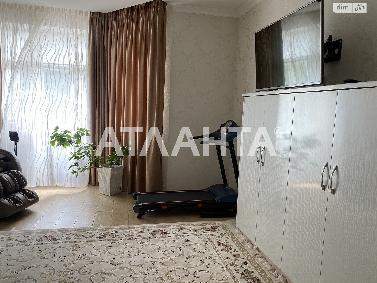 триповерховий будинок, 382 кв. м, цегла. Продаж у Фонтанці фото 1 триповерховий будинок, 382 кв. м, цегла. Продаж у Фонтанці фото 1