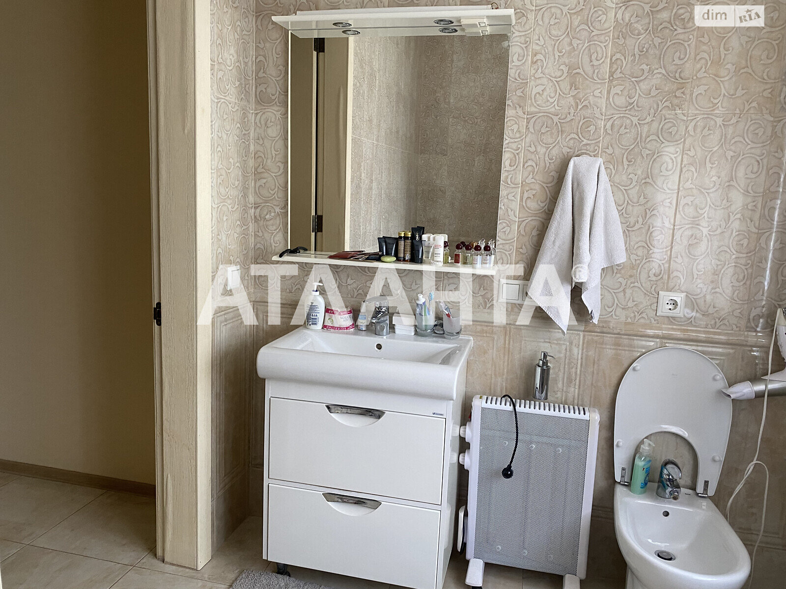 триповерховий будинок, 382 кв. м, цегла. Продаж у Фонтанці фото 1 триповерховий будинок, 382 кв. м, цегла. Продаж у Фонтанці фото 1