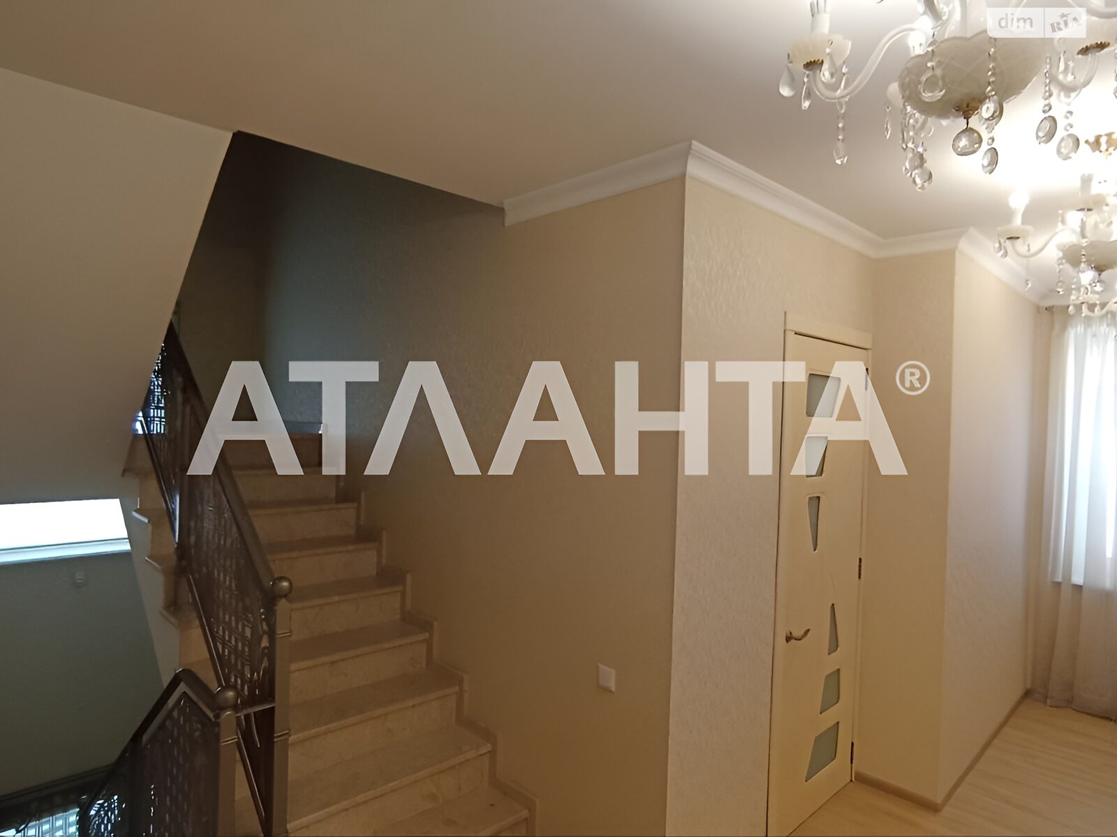 триповерховий будинок, 382 кв. м, цегла. Продаж у Фонтанці фото 1 триповерховий будинок, 382 кв. м, цегла. Продаж у Фонтанці фото 1