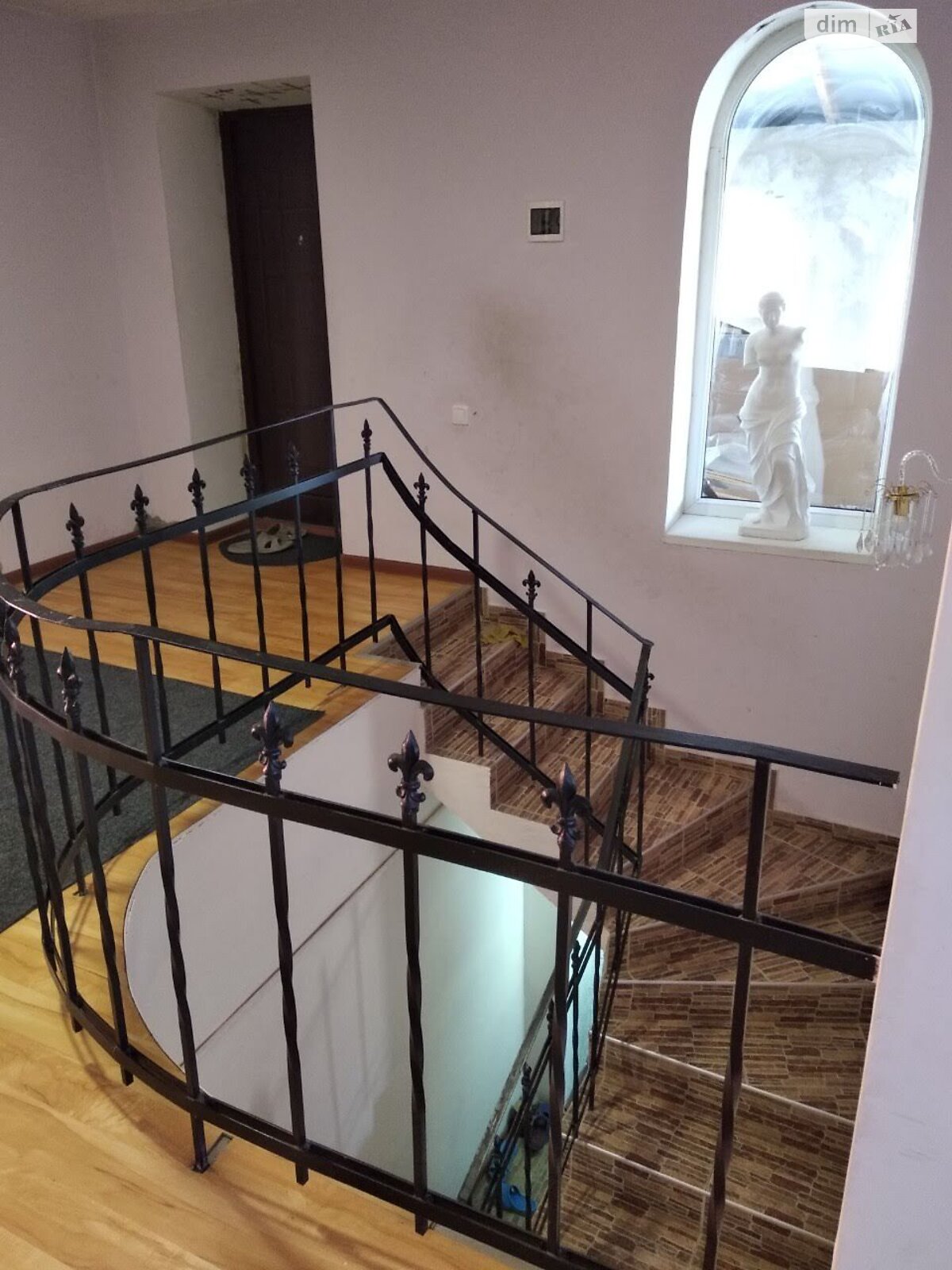 двоповерховий будинок з гаражем, 345.6 кв. м, ракушняк. Продаж у Фонтанці фото 1 двоповерховий будинок з гаражем, 345.6 кв. м, ракушняк. Продаж у Фонтанці фото 1