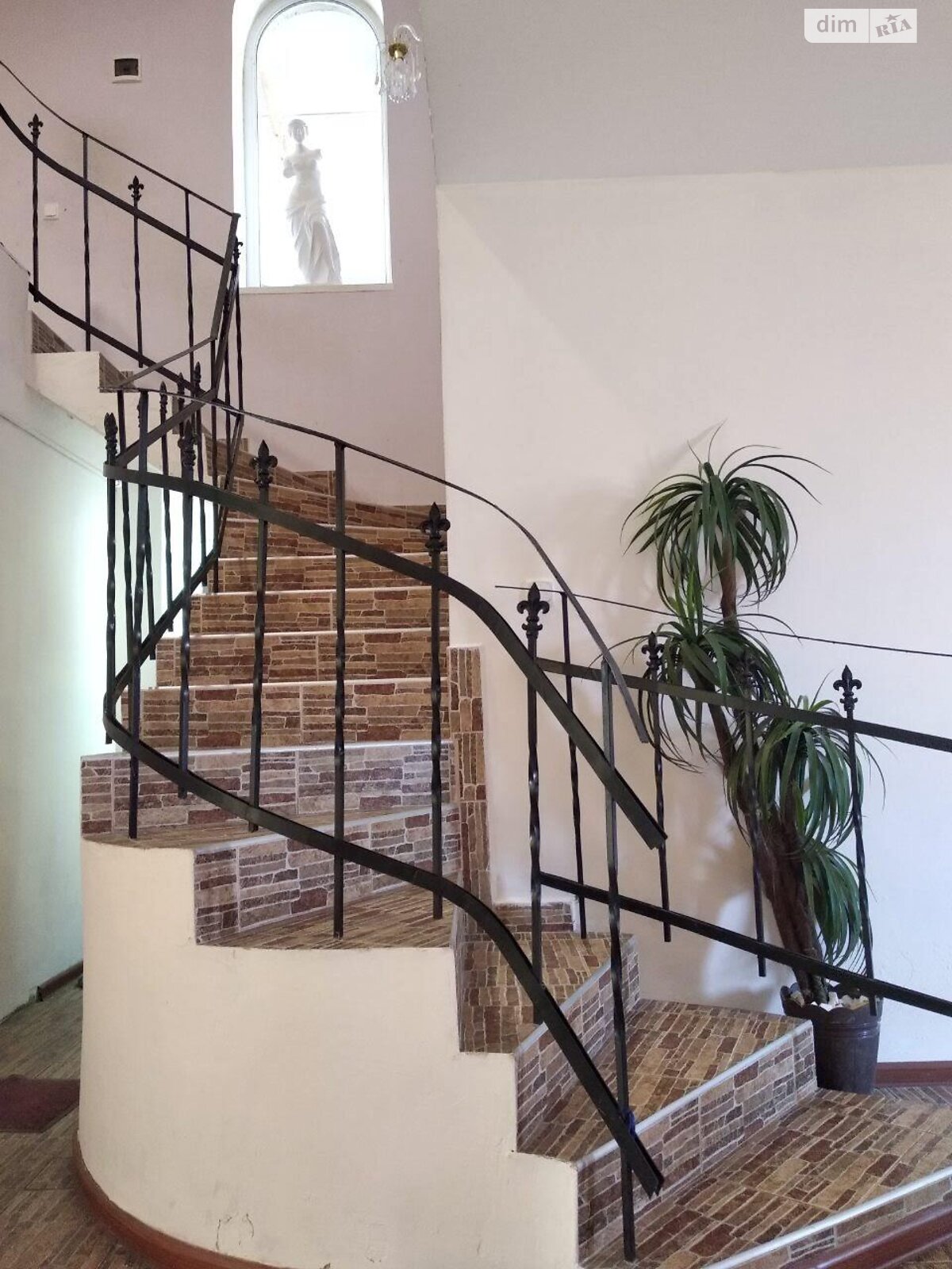 двоповерховий будинок з гаражем, 345.6 кв. м, ракушняк. Продаж у Фонтанці фото 1 двоповерховий будинок з гаражем, 345.6 кв. м, ракушняк. Продаж у Фонтанці фото 1