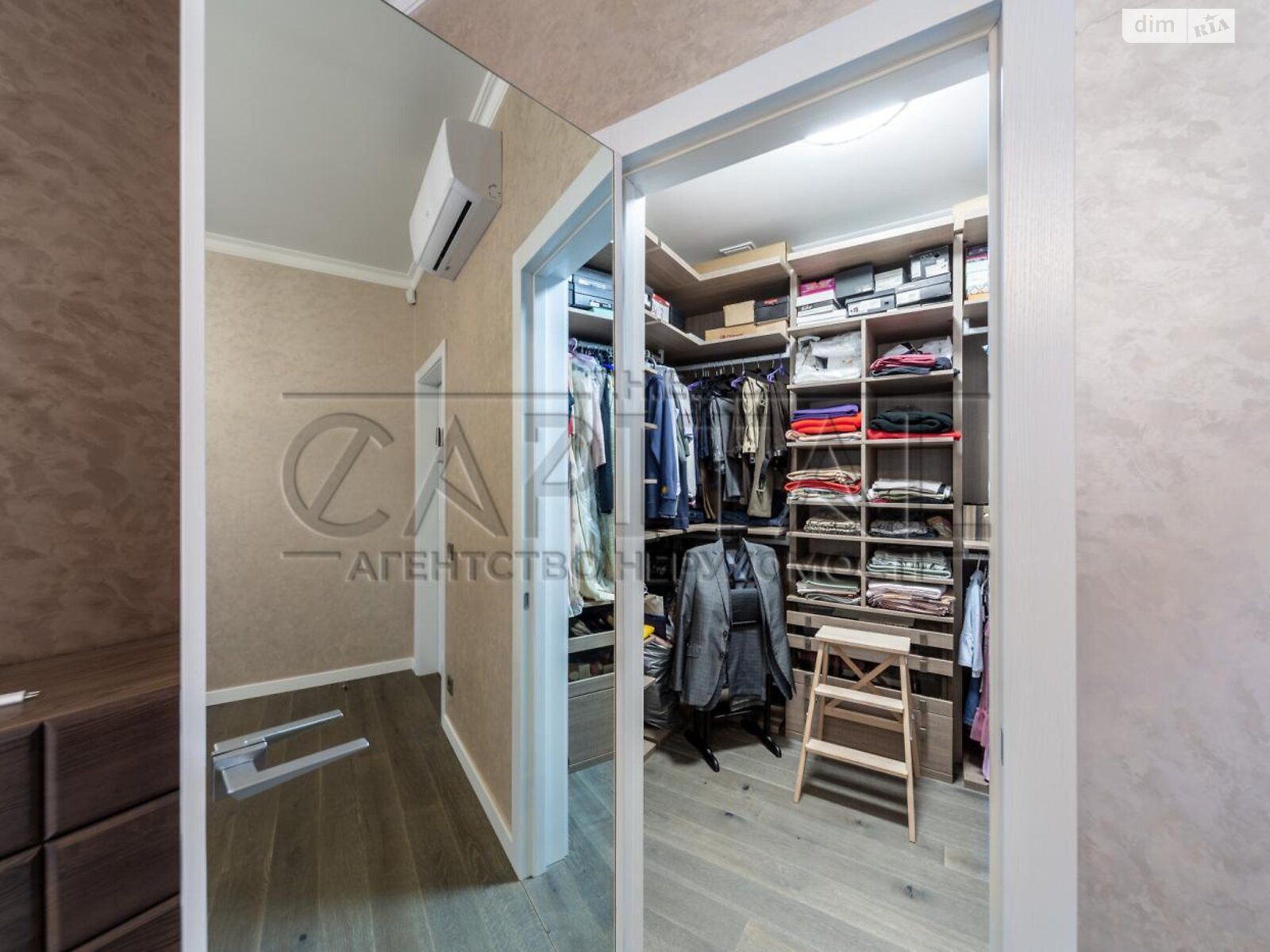 двоповерховий будинок з ремонтом, 248 кв. м, цегла. Продаж у Гатне фото 1 двоповерховий будинок з ремонтом, 248 кв. м, цегла. Продаж у Гатне фото 1