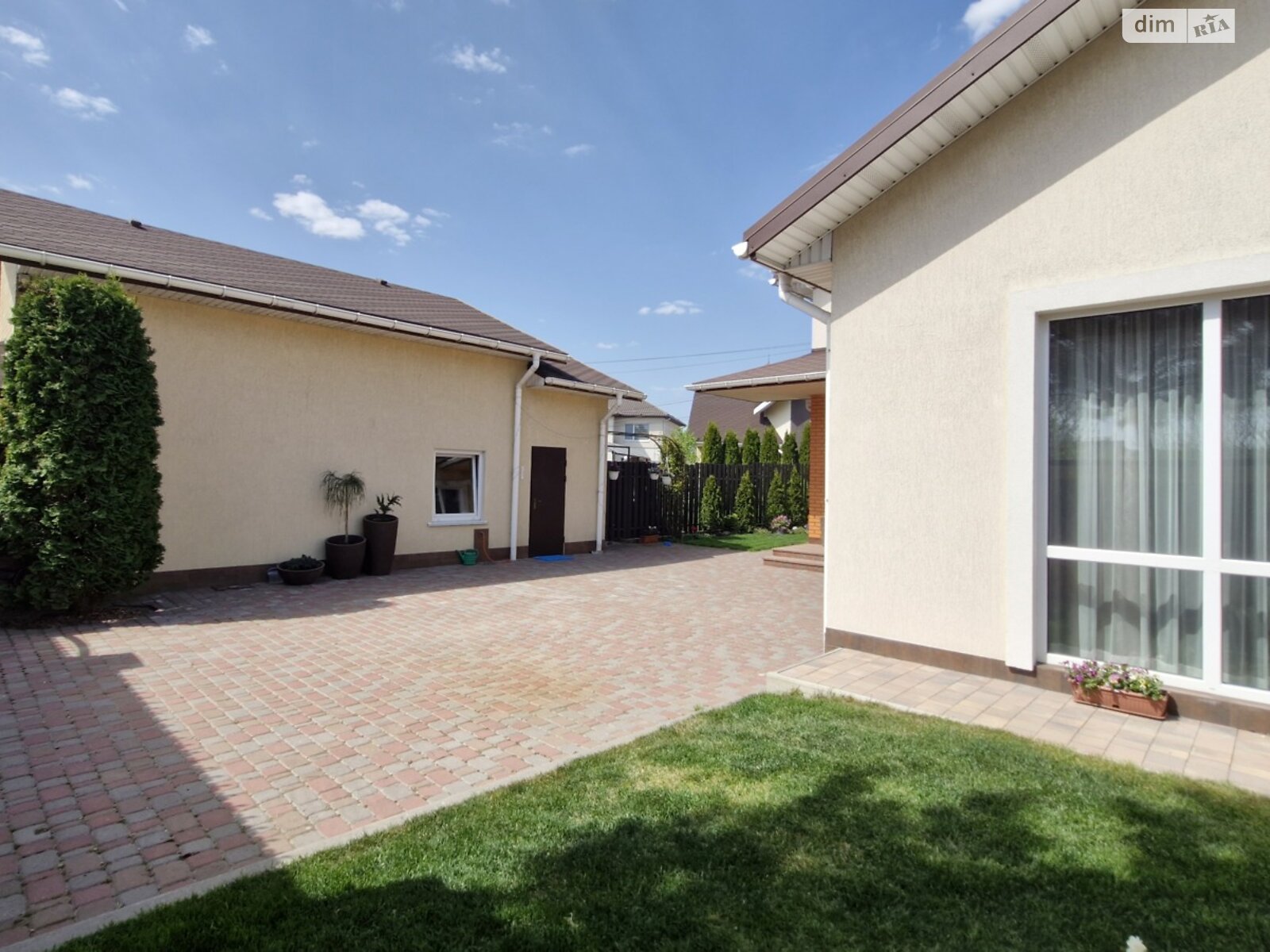 двоповерховий будинок з гаражем, 250 кв. м, цегла. Продаж у Гатне фото 1 двоповерховий будинок з гаражем, 250 кв. м, цегла. Продаж у Гатне фото 1