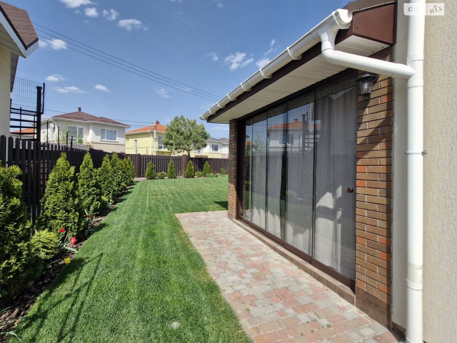 двоповерховий будинок з гаражем, 250 кв. м, цегла. Продаж у Гатне фото 1 двоповерховий будинок з гаражем, 250 кв. м, цегла. Продаж у Гатне фото 1