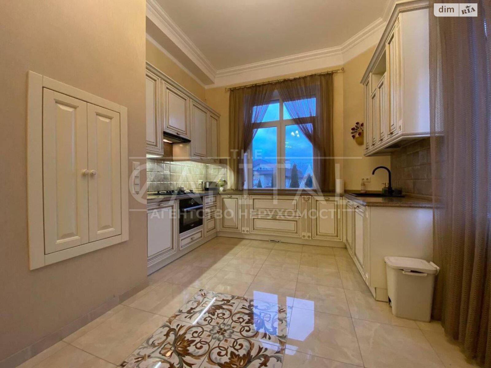 чотириповерховий будинок, 788.7 кв. м, кирпич. Продаж у Гатне фото 1 чотириповерховий будинок, 788.7 кв. м, кирпич. Продаж у Гатне фото 1