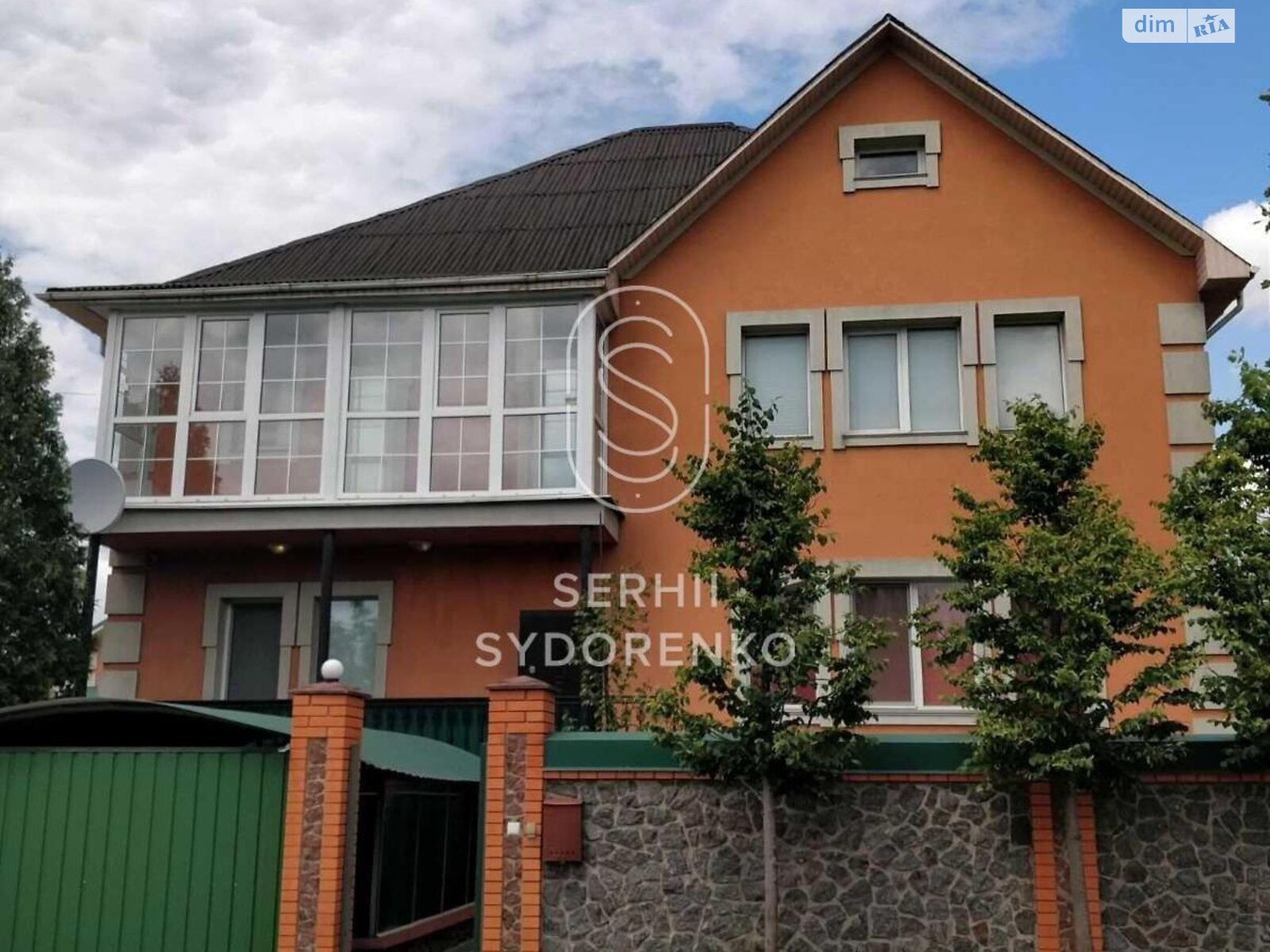 трехэтажный дом с ремонтом, 480 кв. м, кирпич. Продажа в Гатном фото 1 трехэтажный дом с ремонтом, 480 кв. м, кирпич. Продажа в Гатном фото 1