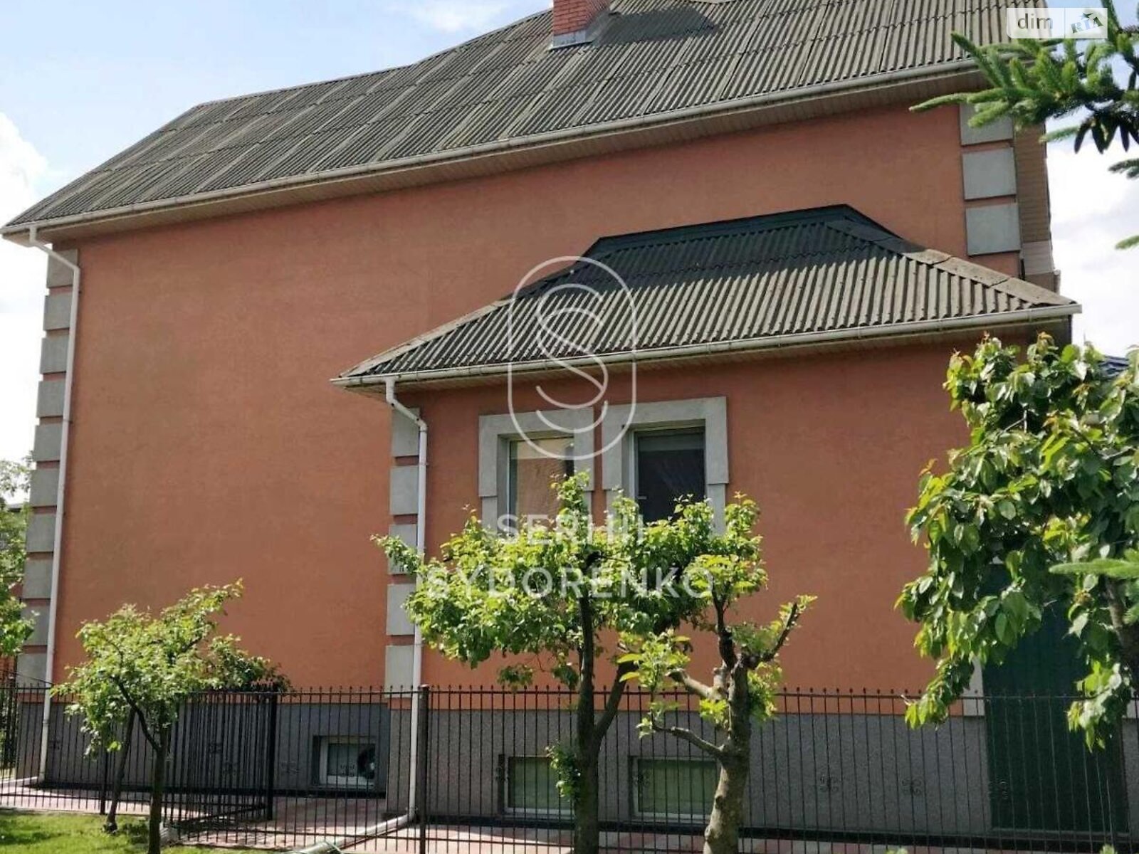 трехэтажный дом с ремонтом, 480 кв. м, кирпич. Продажа в Гатном фото 1 трехэтажный дом с ремонтом, 480 кв. м, кирпич. Продажа в Гатном фото 1