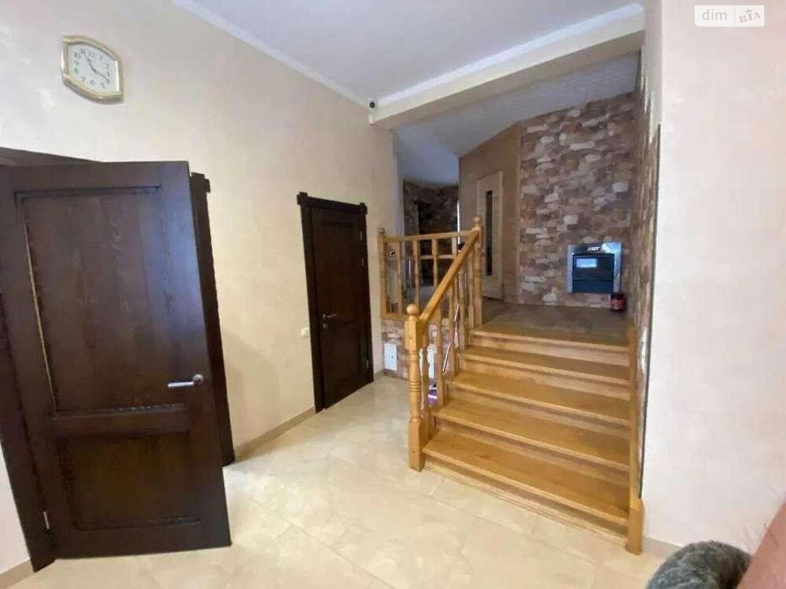 многоэтажный дом с гаражом, 240 кв. м, кирпич. Продажа в Гатном фото 1