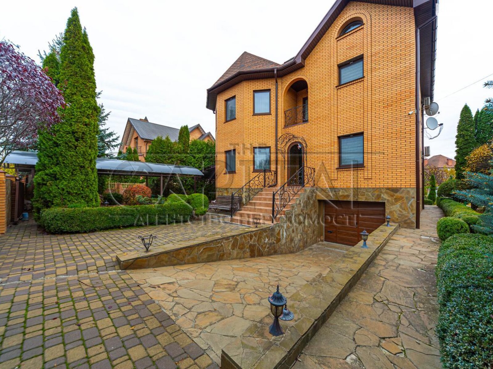 триповерховий будинок з балконом, 260 кв. м, кирпич. Продаж у Гатне фото 1 триповерховий будинок з балконом, 260 кв. м, кирпич. Продаж у Гатне фото 1