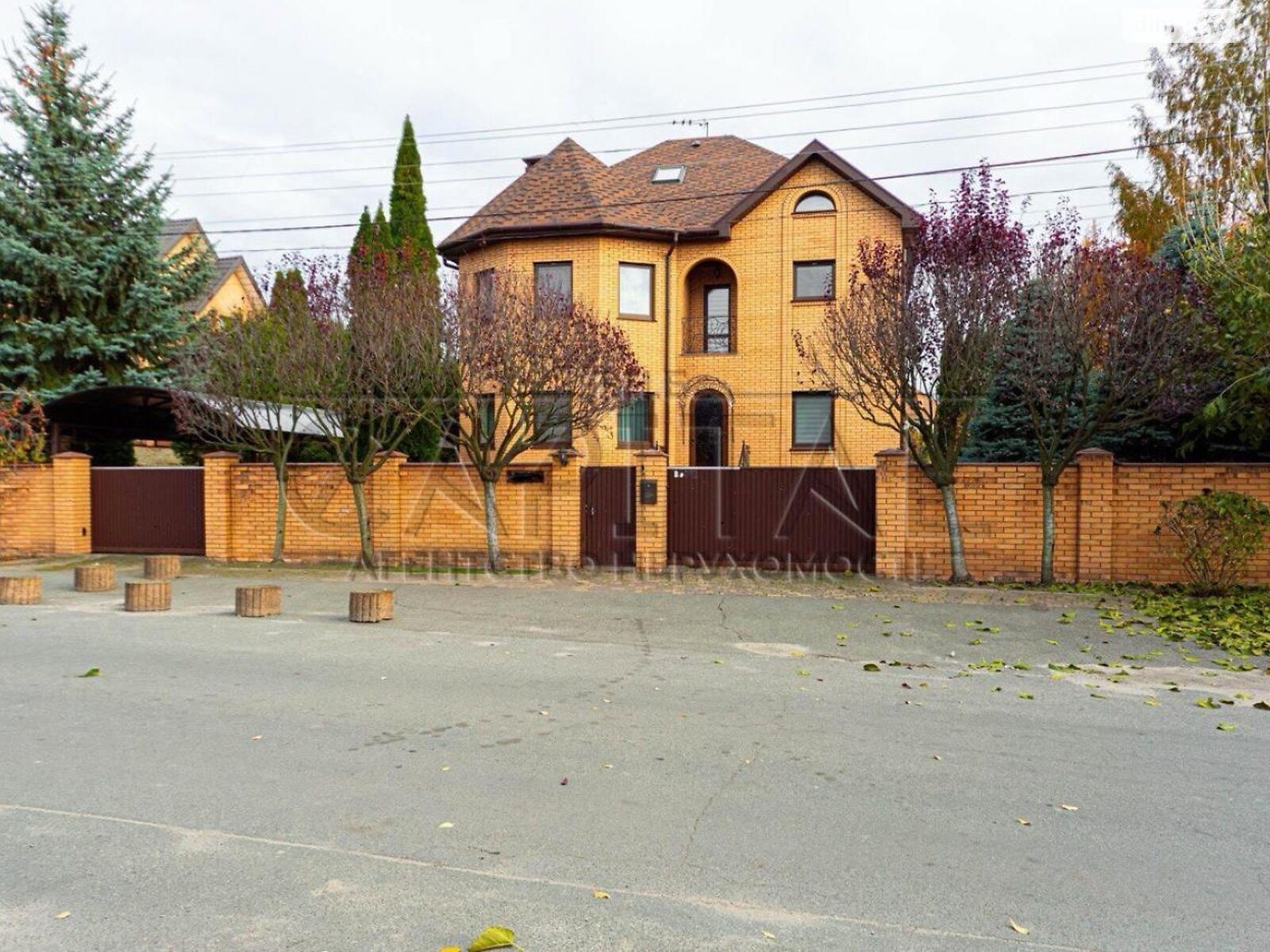 триповерховий будинок з балконом, 260 кв. м, кирпич. Продаж у Гатне фото 1 триповерховий будинок з балконом, 260 кв. м, кирпич. Продаж у Гатне фото 1