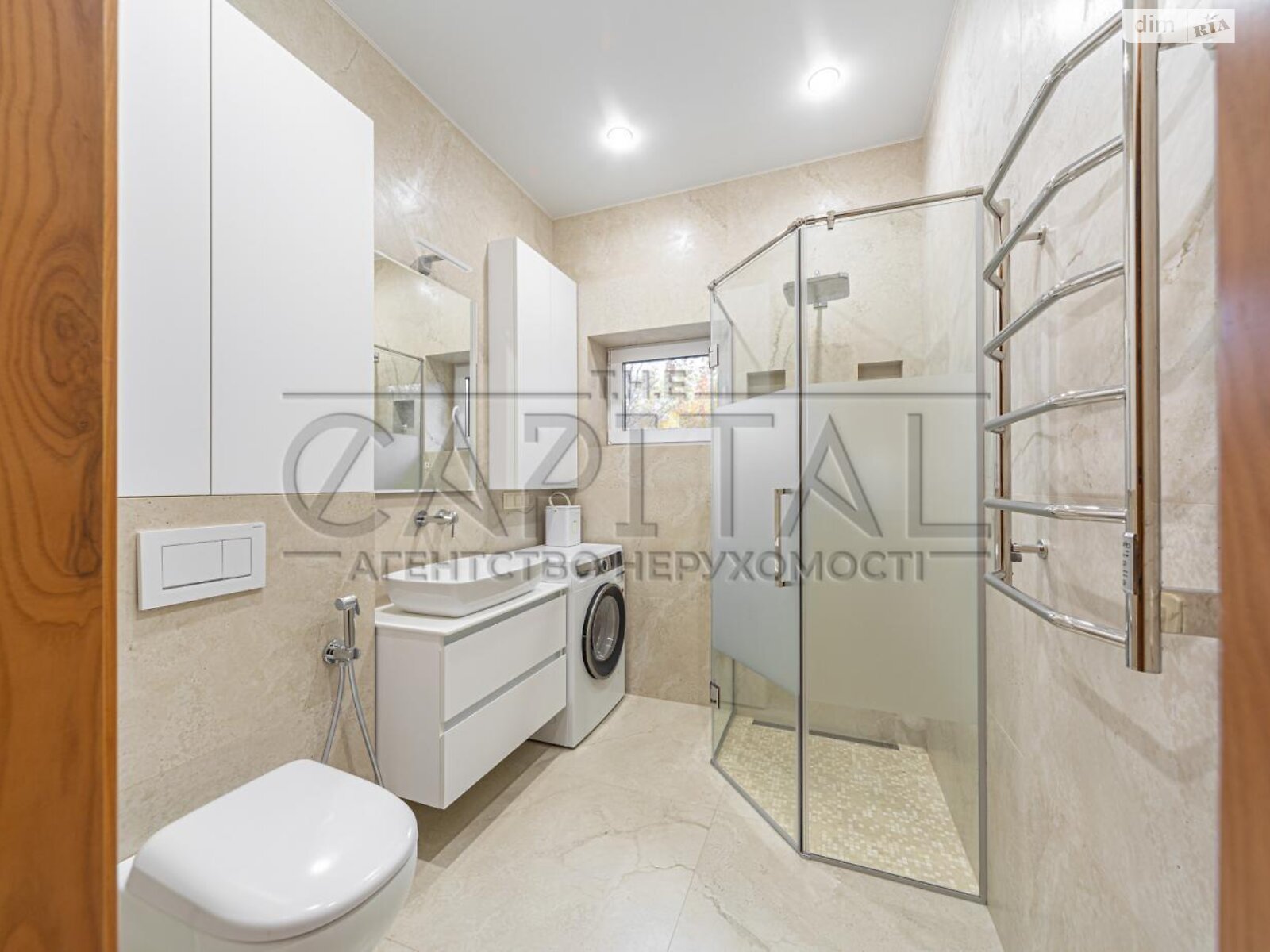 триповерховий будинок з балконом, 260 кв. м, кирпич. Продаж у Гатне фото 1 триповерховий будинок з балконом, 260 кв. м, кирпич. Продаж у Гатне фото 1