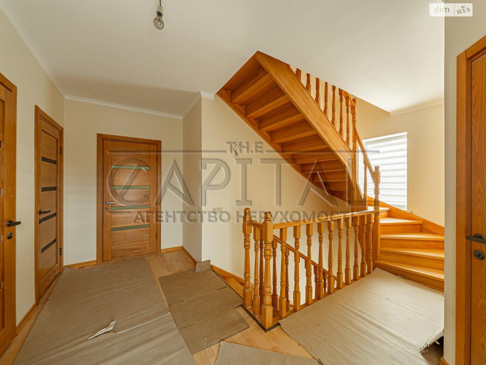 триповерховий будинок з балконом, 260 кв. м, кирпич. Продаж у Гатне фото 1 триповерховий будинок з балконом, 260 кв. м, кирпич. Продаж у Гатне фото 1