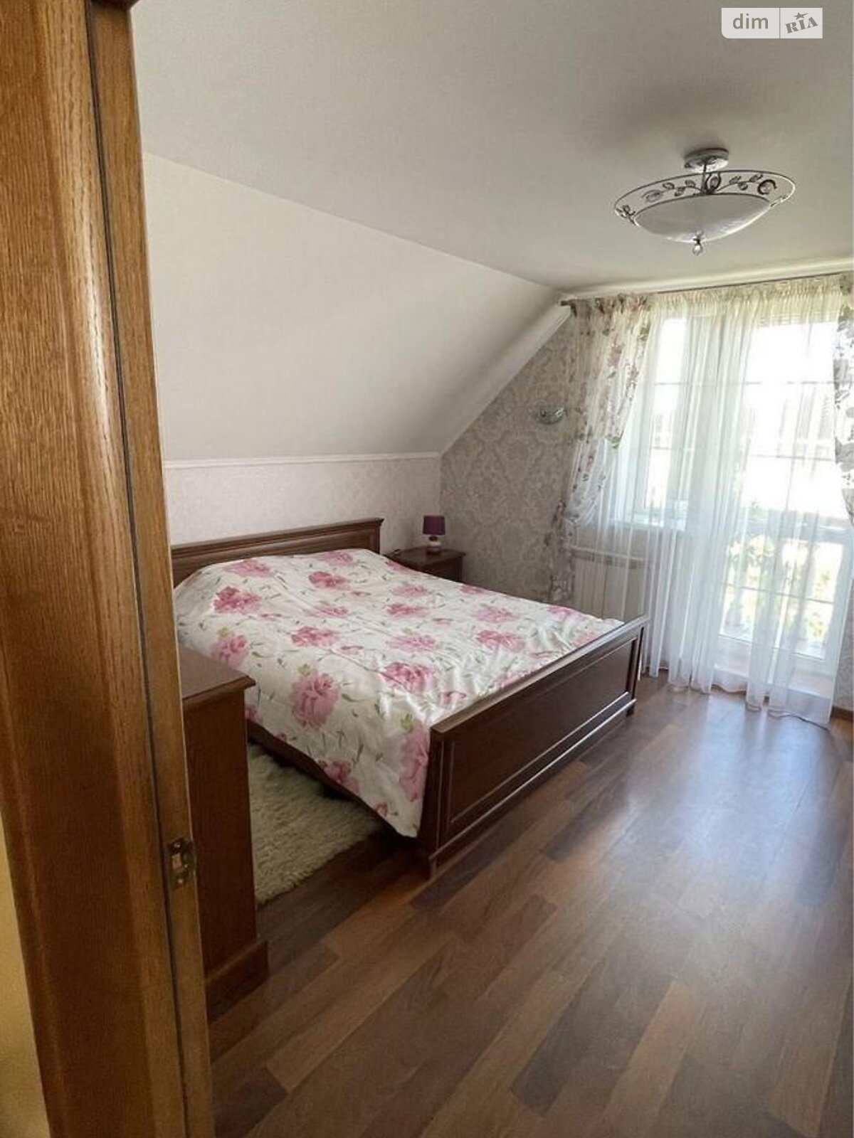 трехэтажный дом, 298 кв. м, кирпич. Продажа в Гатном фото 1