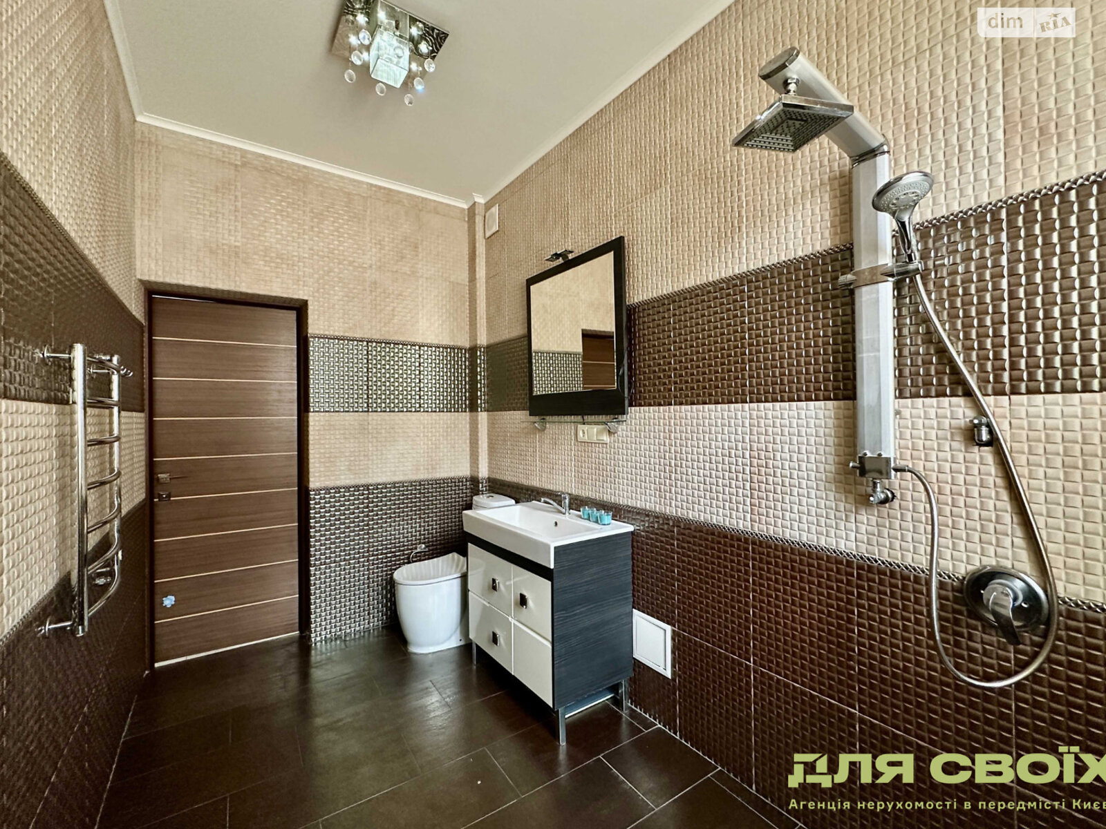 трехэтажный дом с верандой, 262 кв. м, кирпич. Продажа в Гатном фото 1 трехэтажный дом с верандой, 262 кв. м, кирпич. Продажа в Гатном фото 1