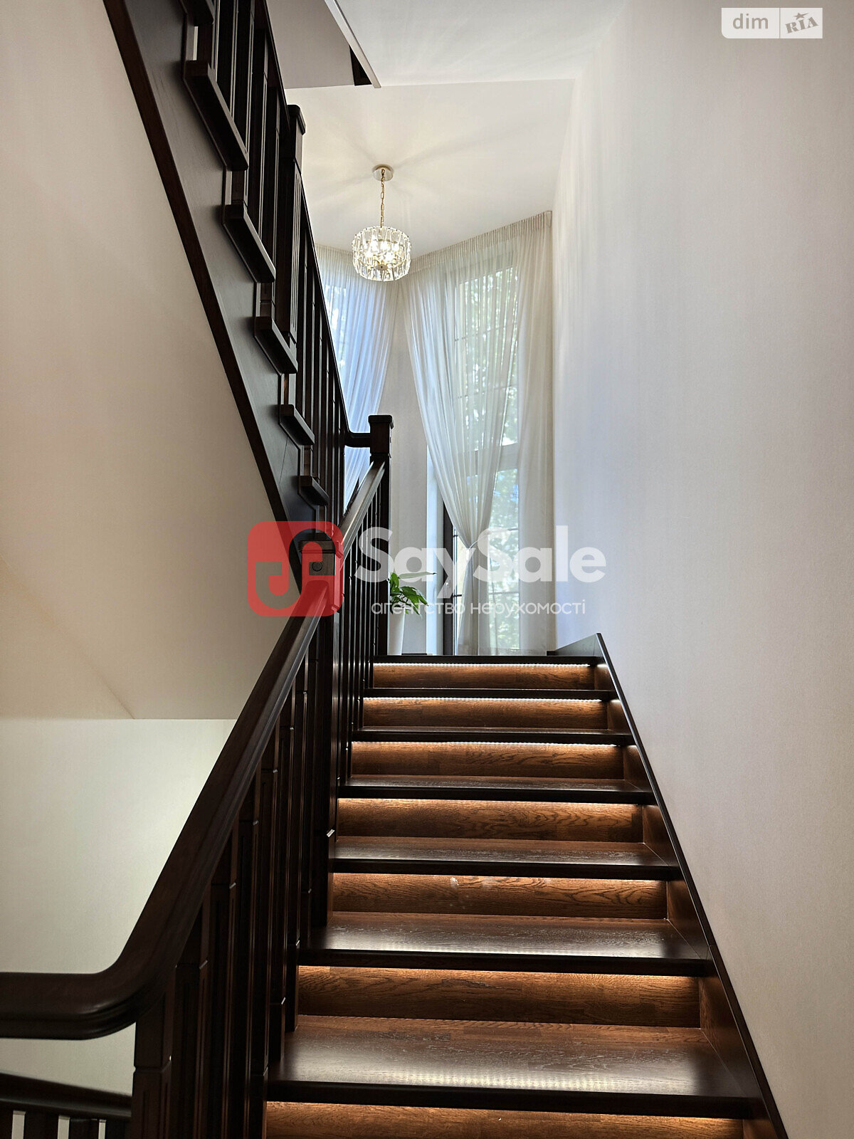 четырехэтажный дом с верандой, 460 кв. м, кирпич. Продажа в Гатном фото 1 четырехэтажный дом с верандой, 460 кв. м, кирпич. Продажа в Гатном фото 1