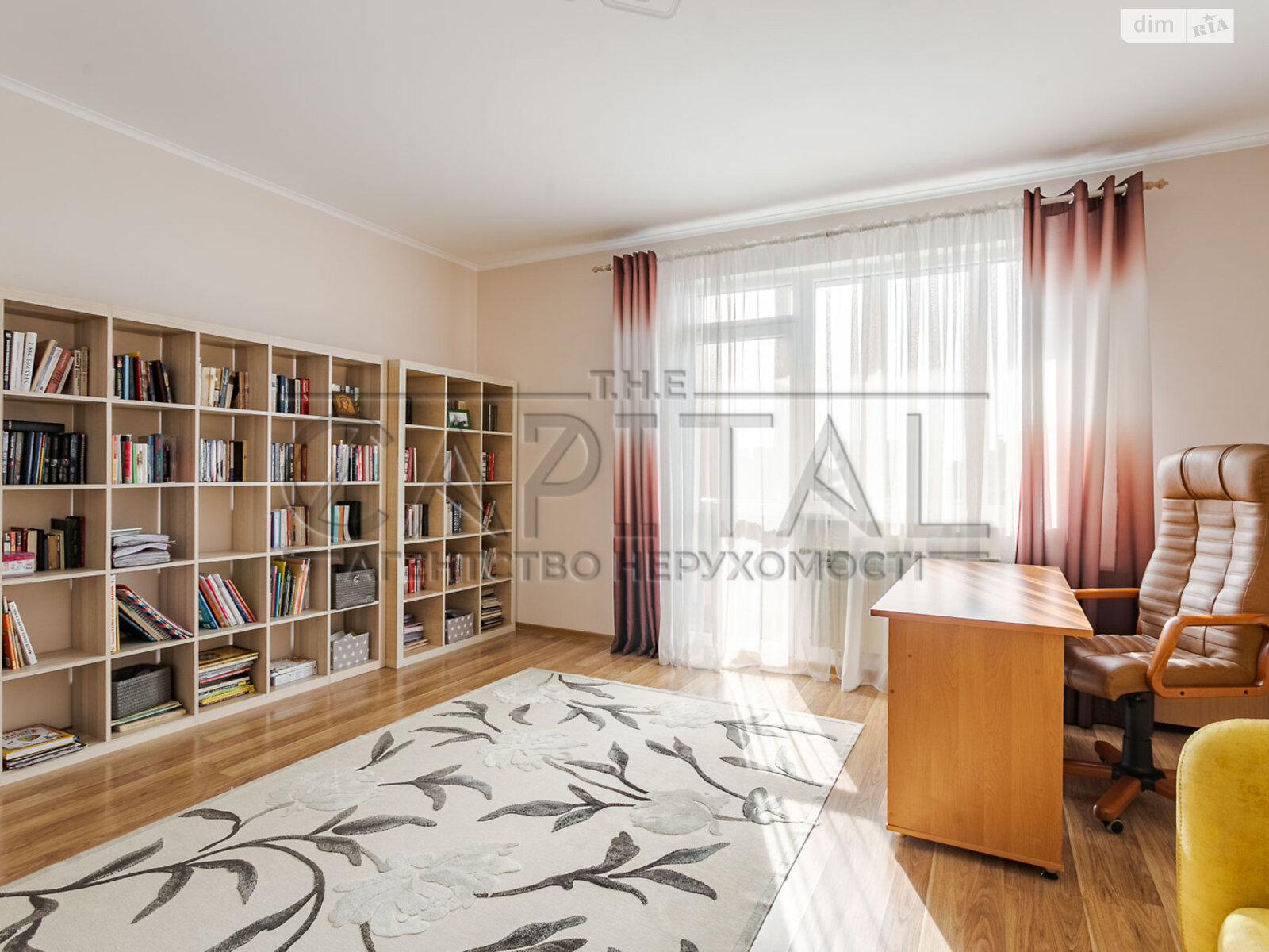 двухэтажный дом с балконом, 217 кв. м, кирпич. Продажа в Гатном фото 1